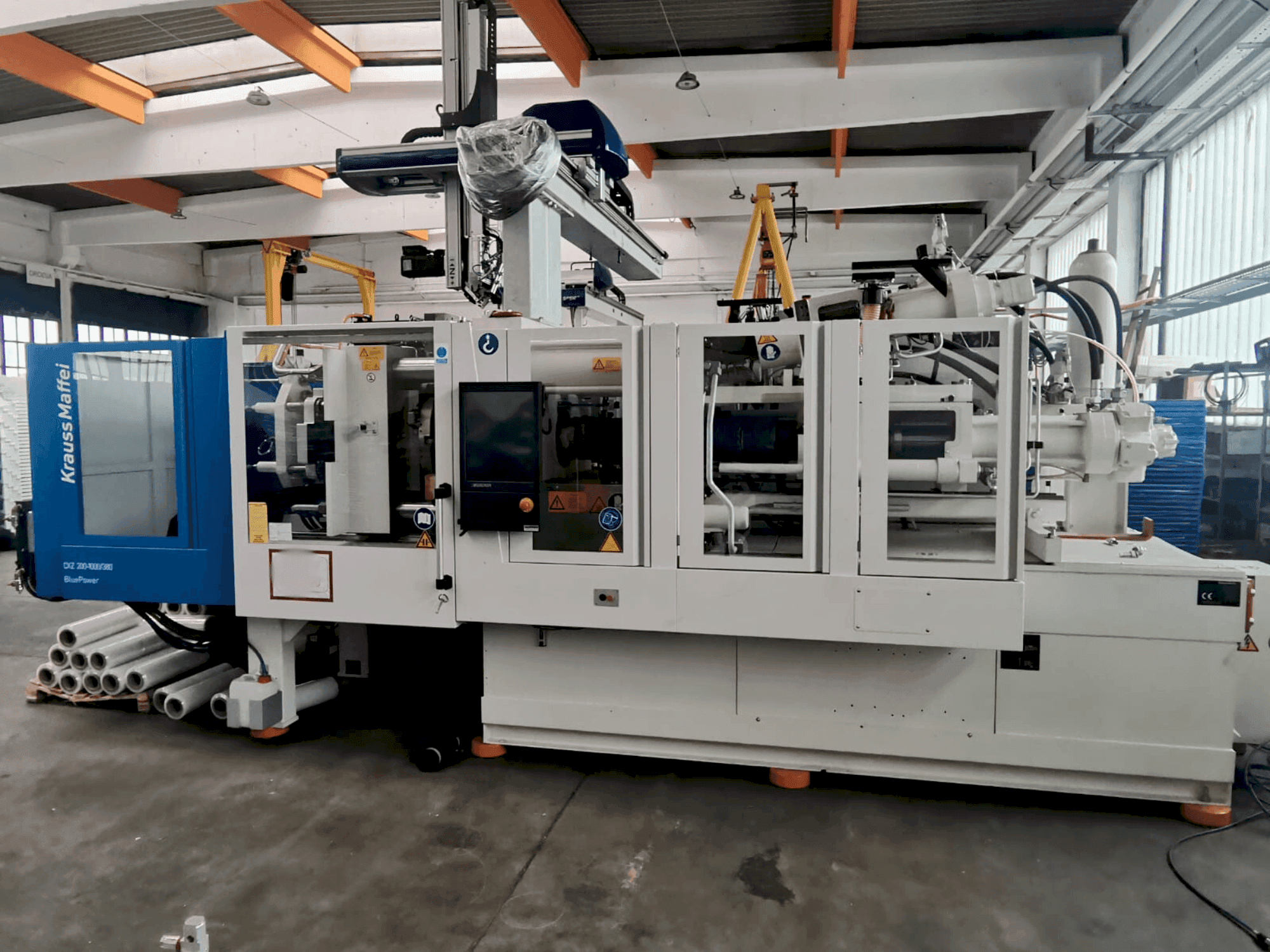 Prikaz stroja Krauss Maffei 200-1000-380 CX Z sprijeda