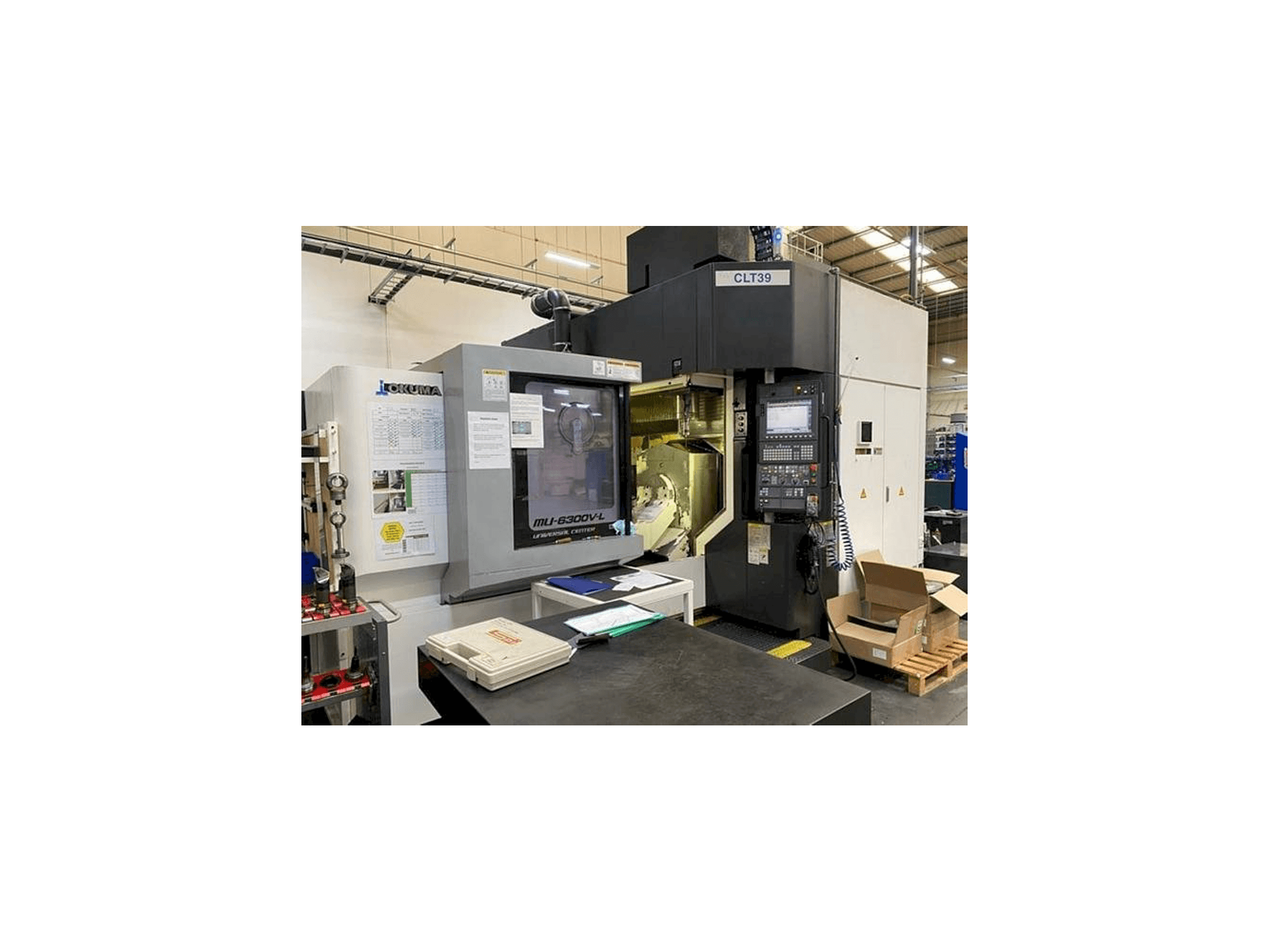 Prikaz stroja Okuma MU 6300V-L sprijeda