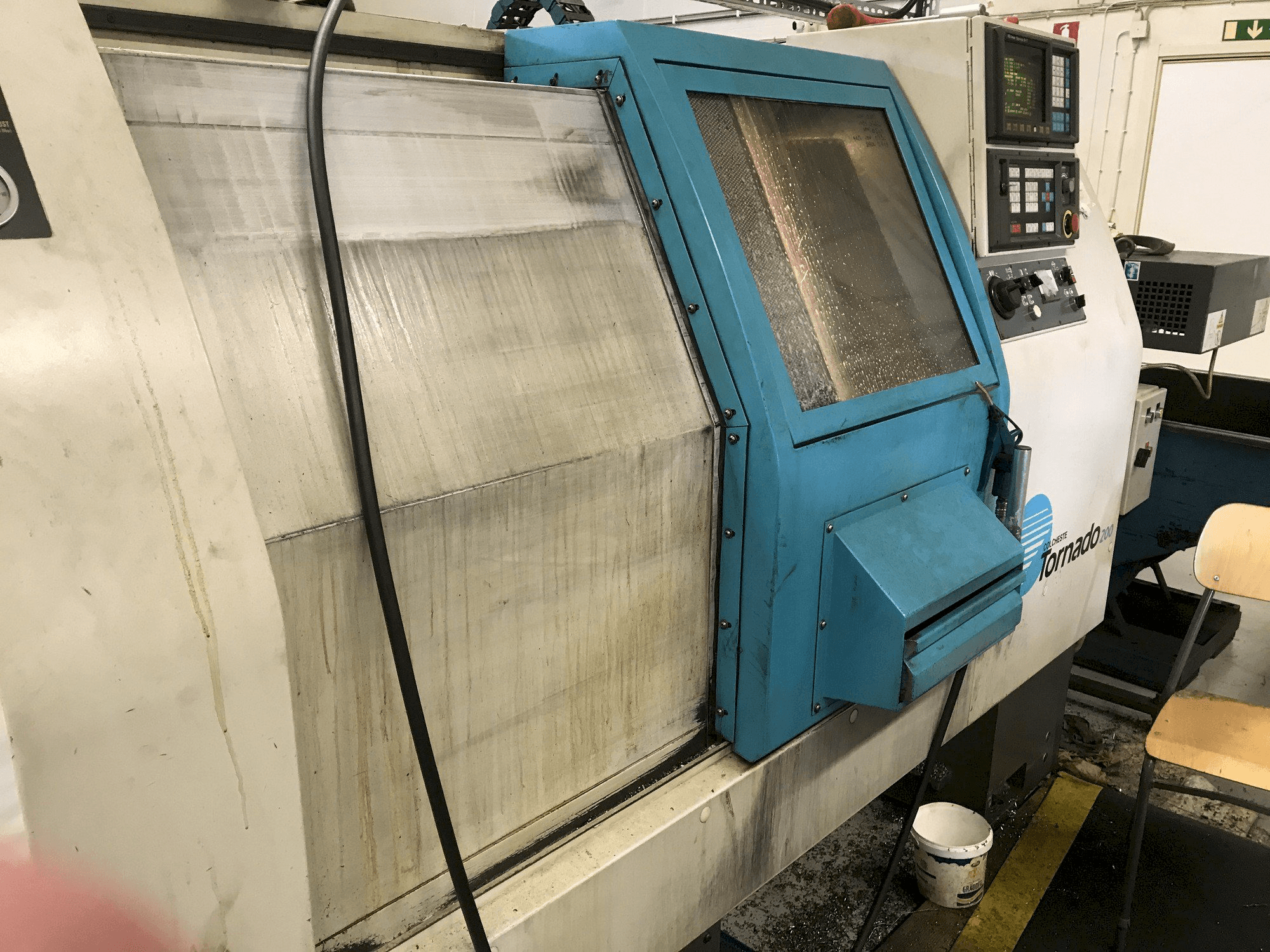 Prikaz stroja Colchester Tornado 200 sprijeda