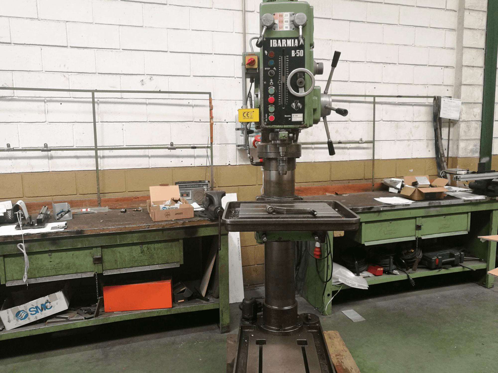 Prikaz 1 stroja IBARMIA B-50 sprijeda