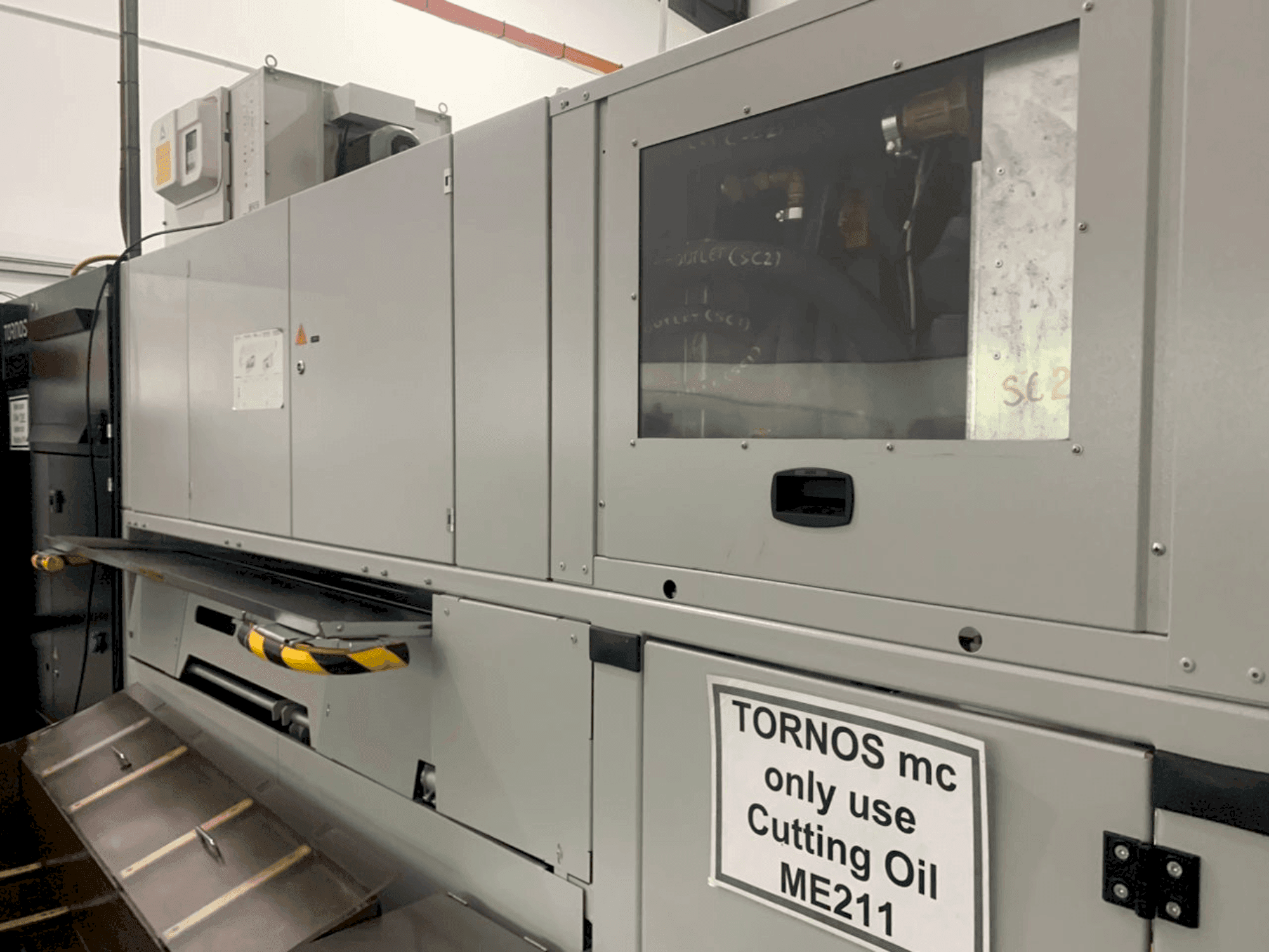 Prikaz stroja TORNOS MultiSwiss 6x16 sprijeda