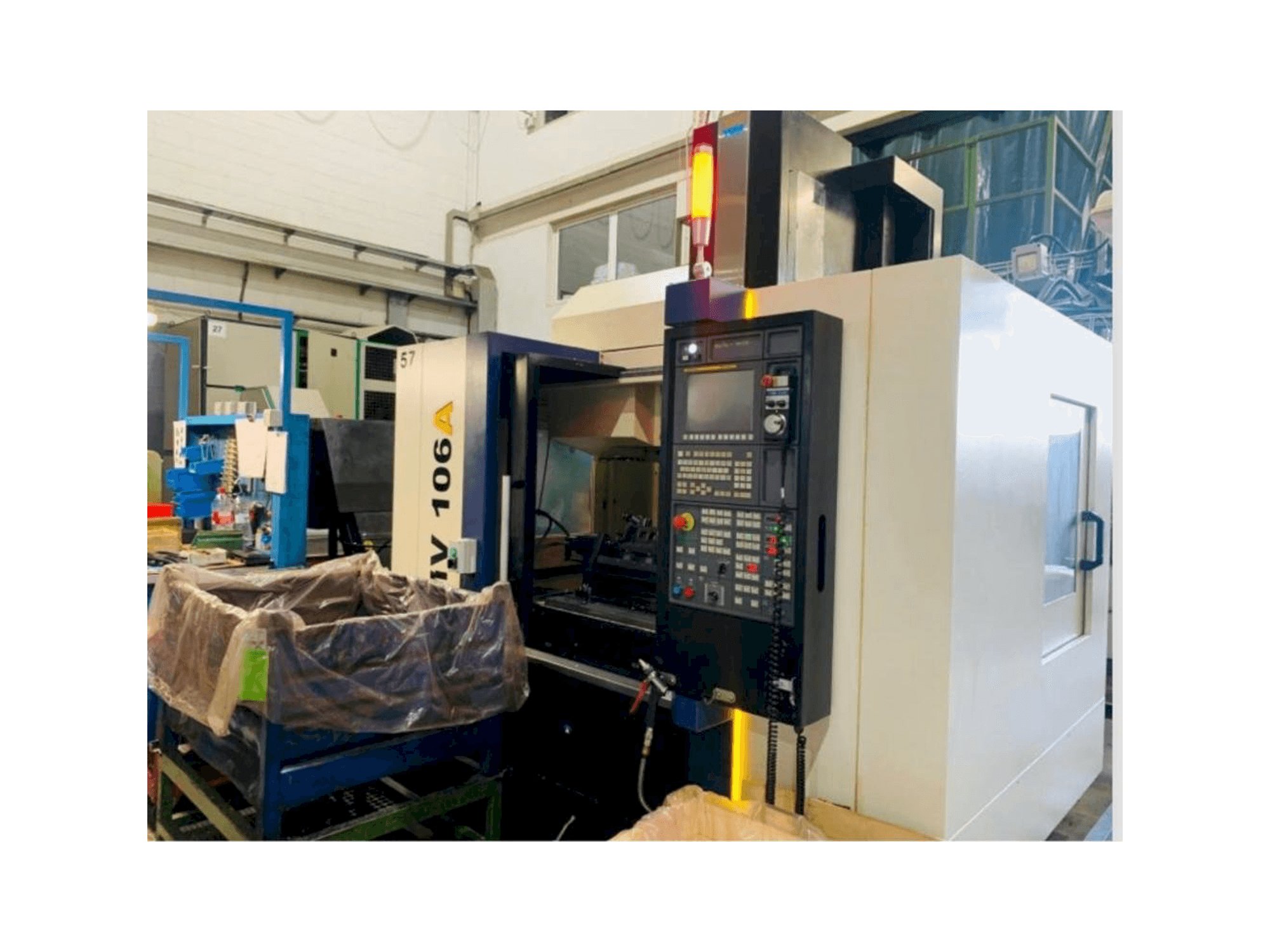 Prikaz stroja YCM NMV106A sprijeda