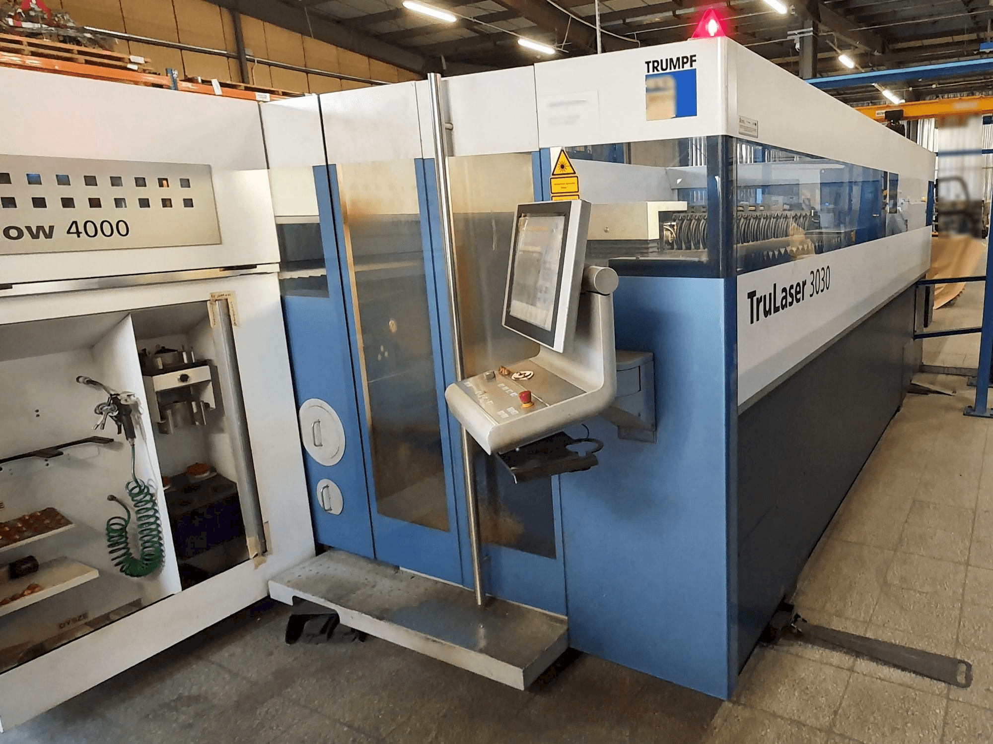 Prikaz stroja Trumpf TruLaser 3030 sprijeda