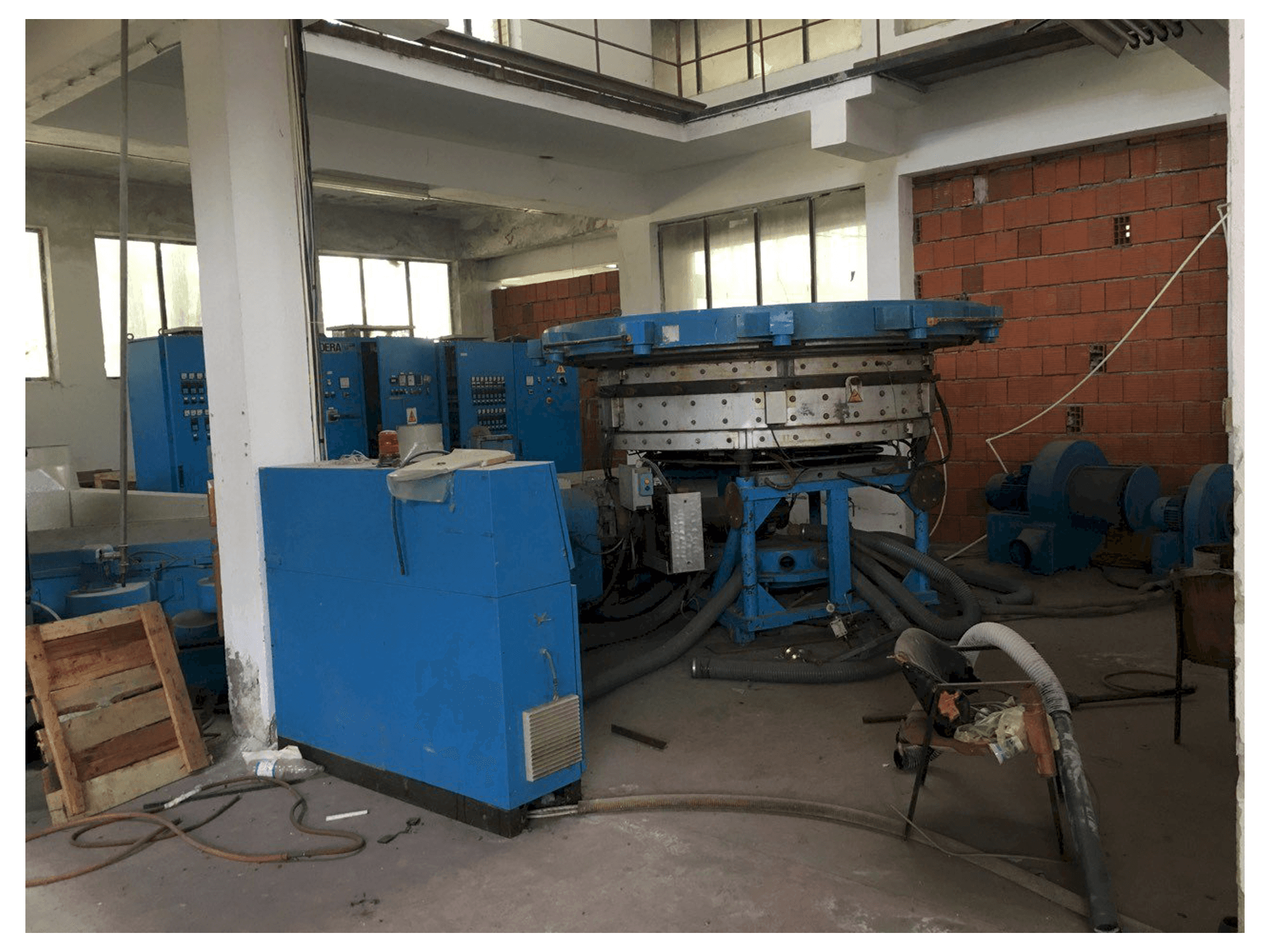 Prikaz stroja BANDERA Blow Film Extruder sprijeda