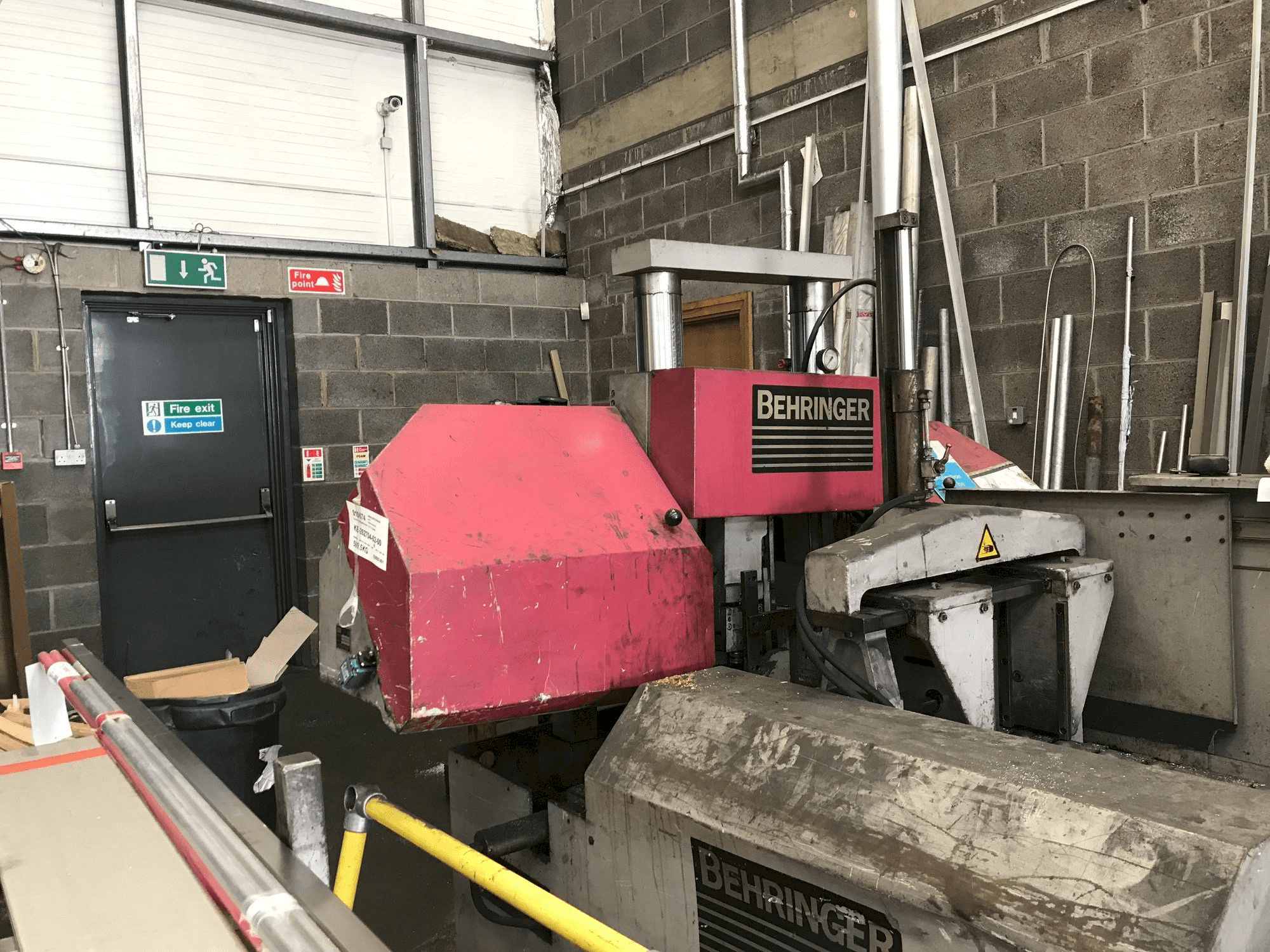 Prikaz stroja Behringer HBP303A sprijeda