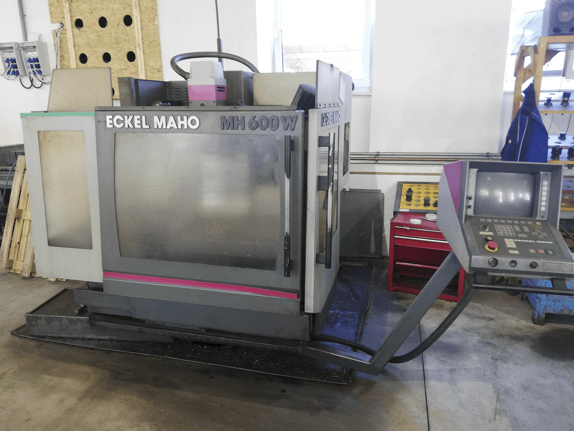 Prikaz stroja DECKEL MAHO MH 600 W sprijeda