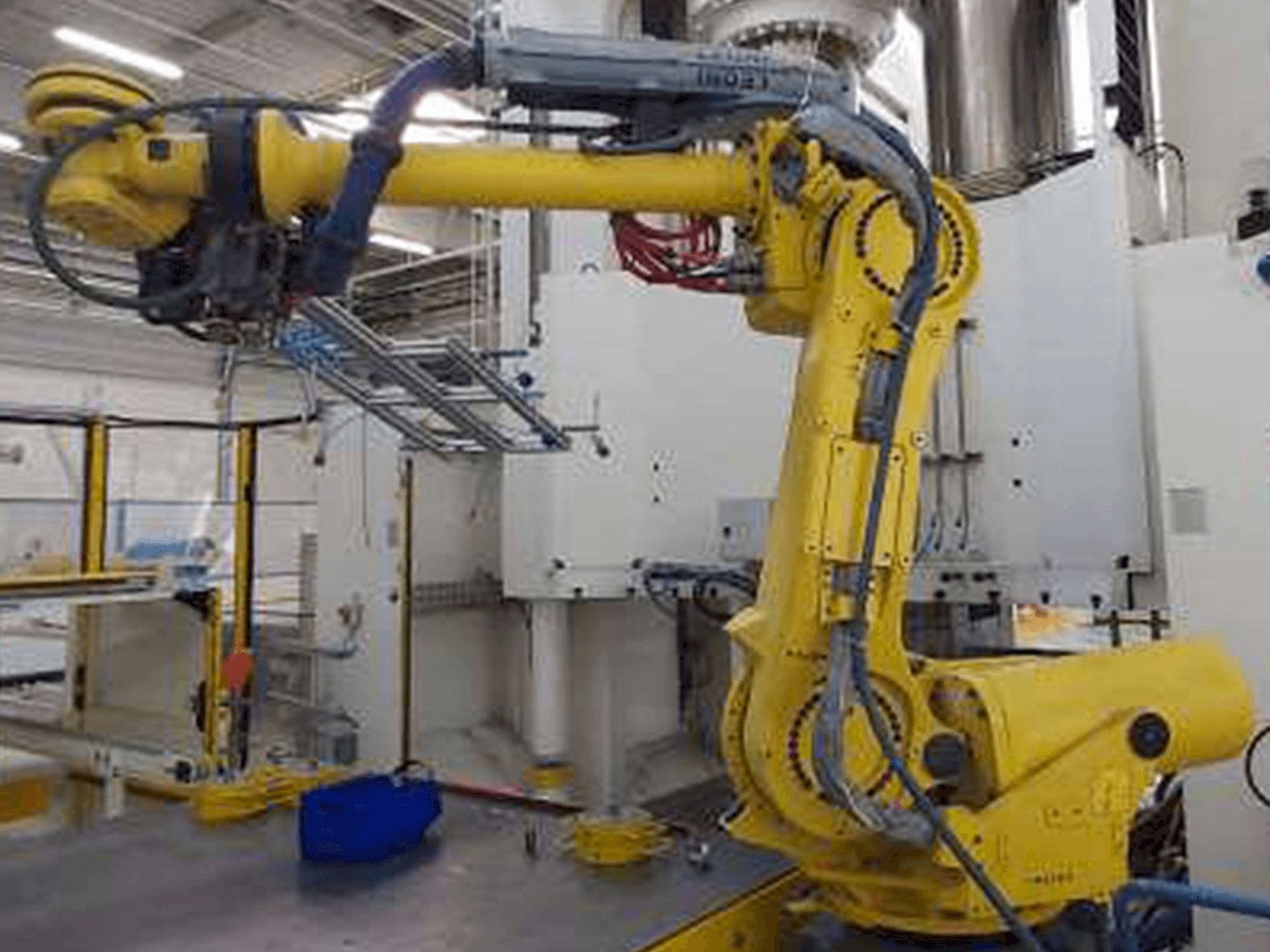 Prikaz stroja FANUC Robot R-2000iB/185L sprijeda