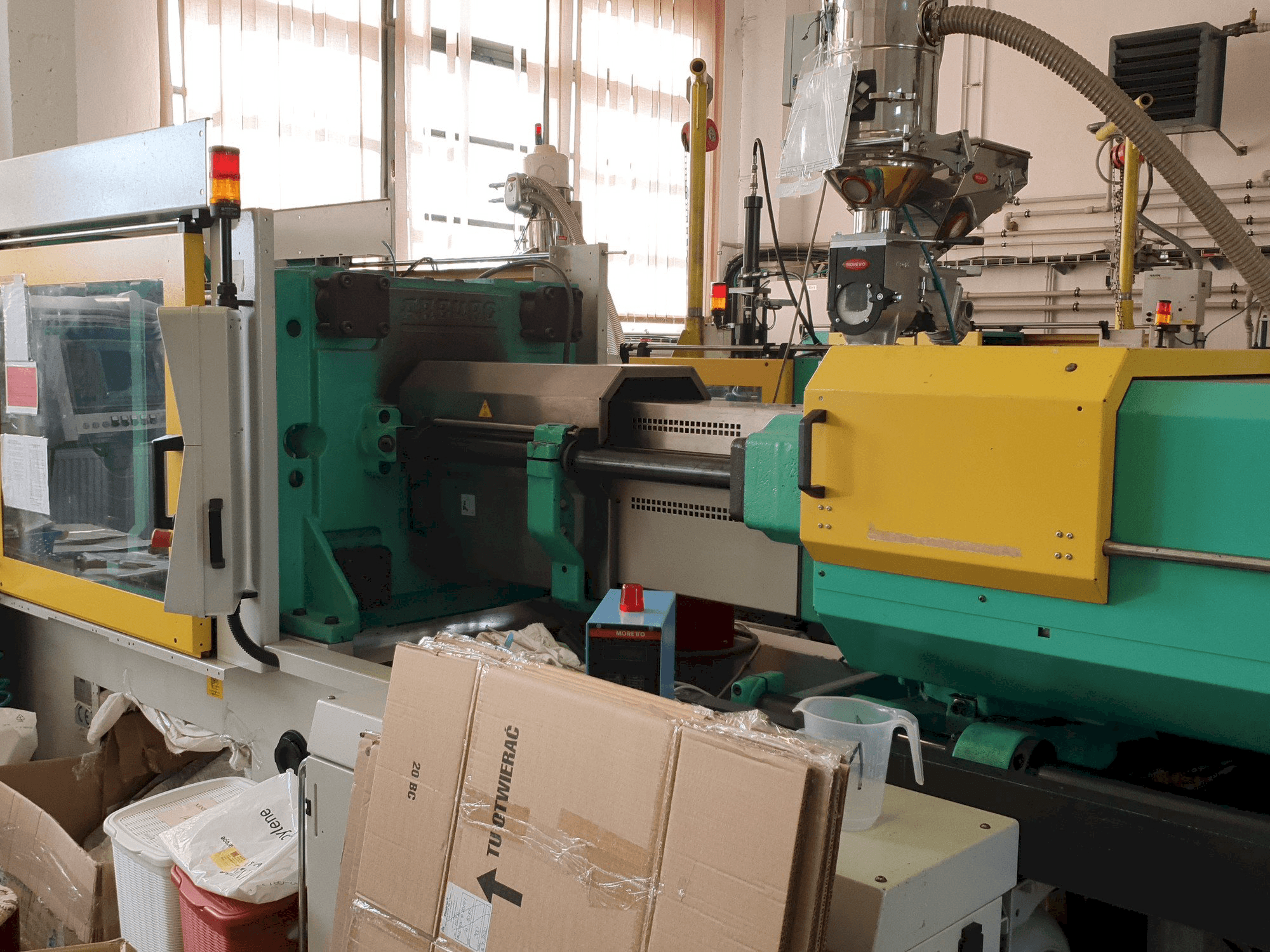 Prikaz stroja Arburg 570C 2200 - 1300 sprijeda