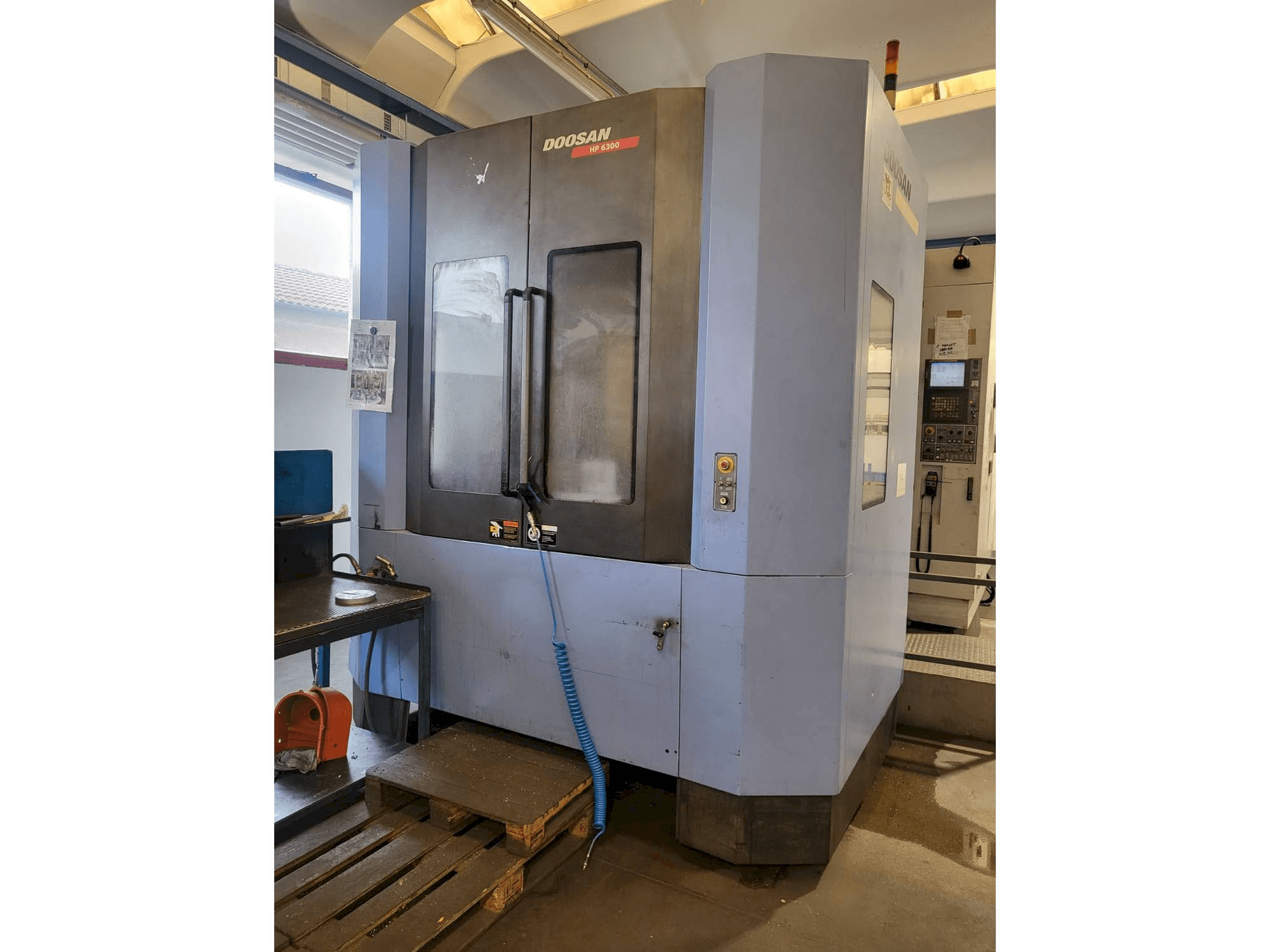 Prikaz stroja Doosan HP 6300 sprijeda