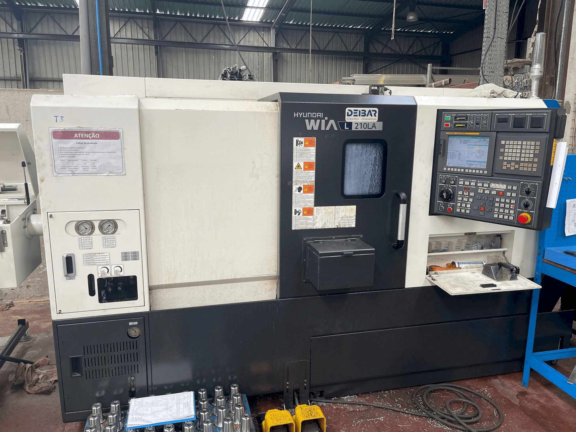 Prikaz stroja Hyundai Wia L210LA sprijeda