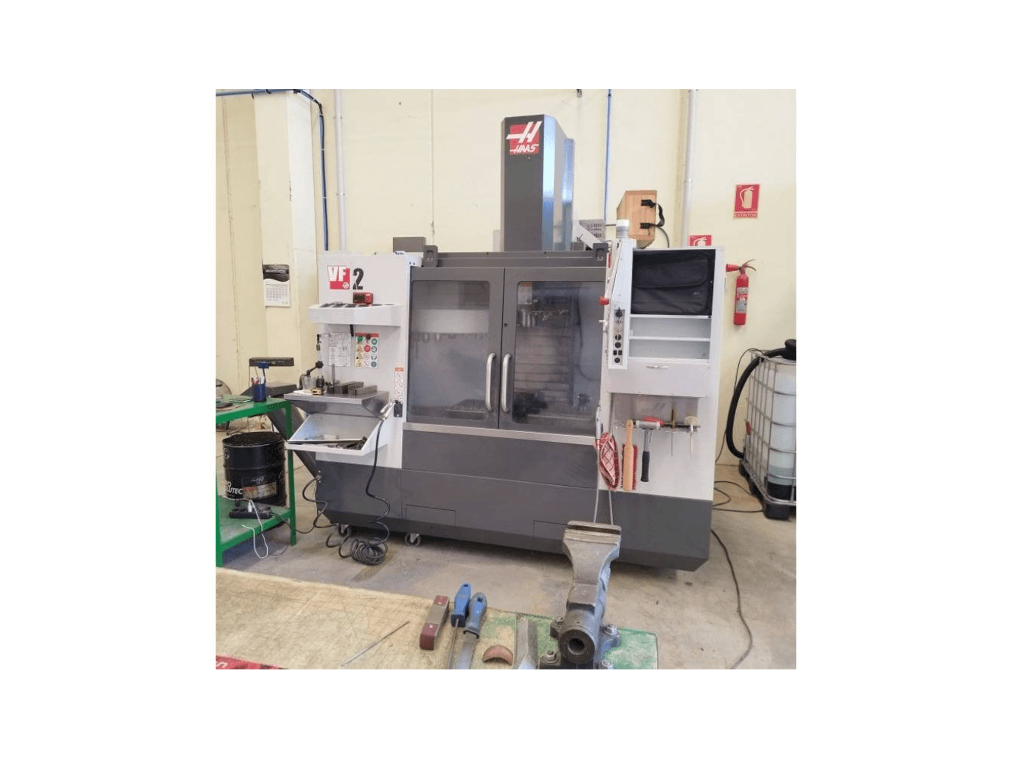Prikaz stroja HAAS VF-2 sprijeda
