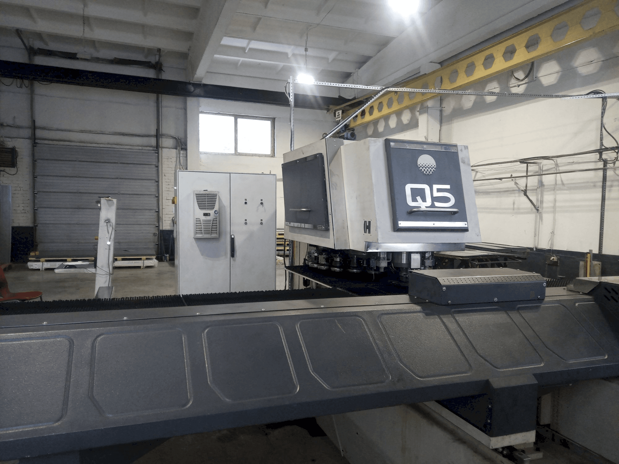 Prikaz stroja HACO Q5 – 3030 – 20 I sprijeda