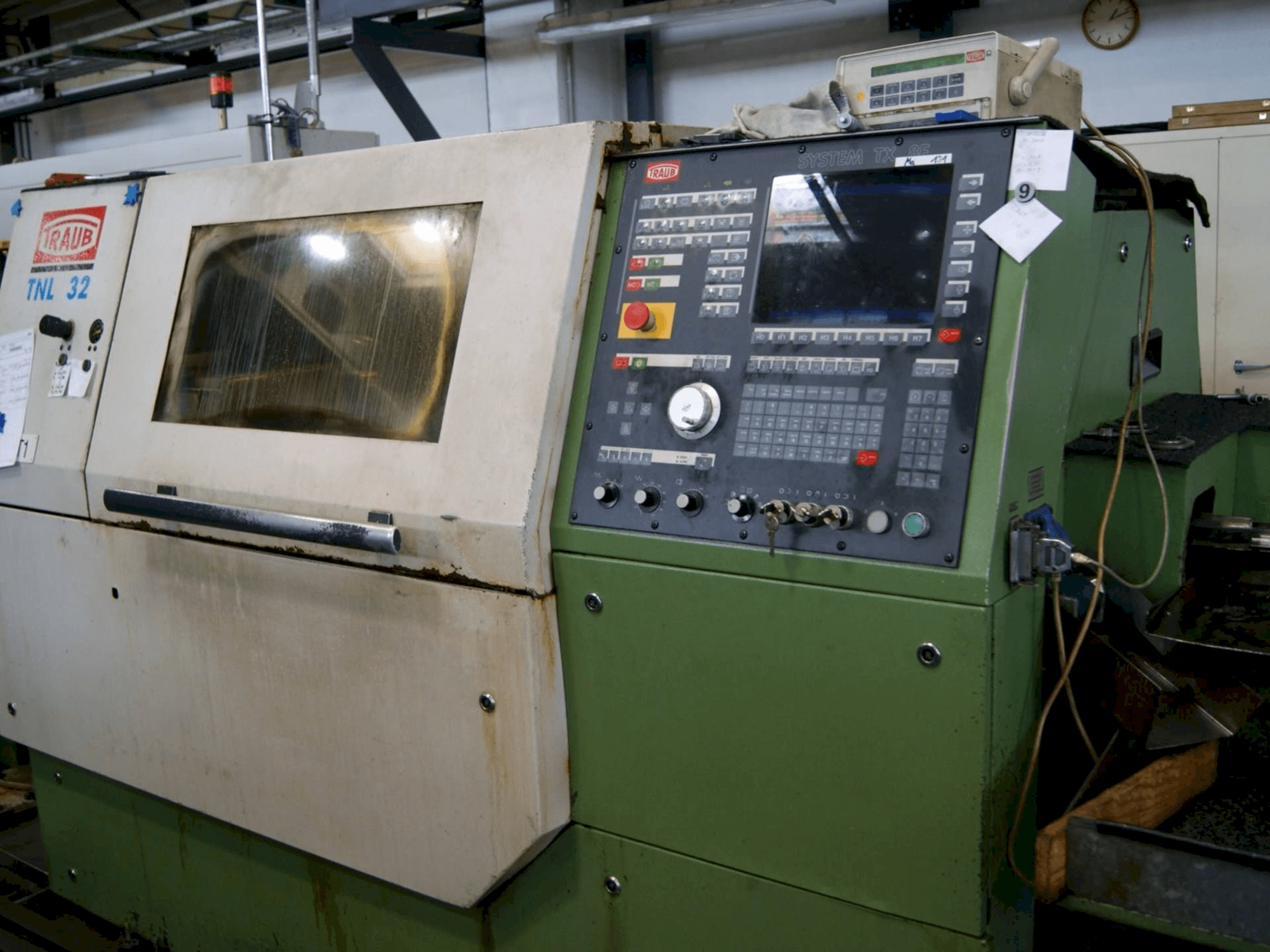 Prikaz stroja TRAUB TNL 32G sprijeda