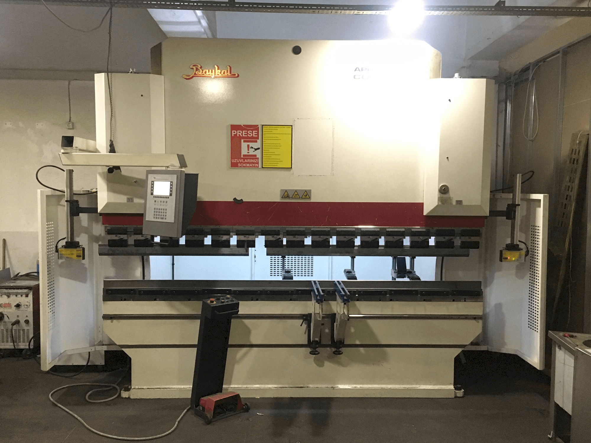 Prikaz stroja Baykal APHS 31120 sprijeda