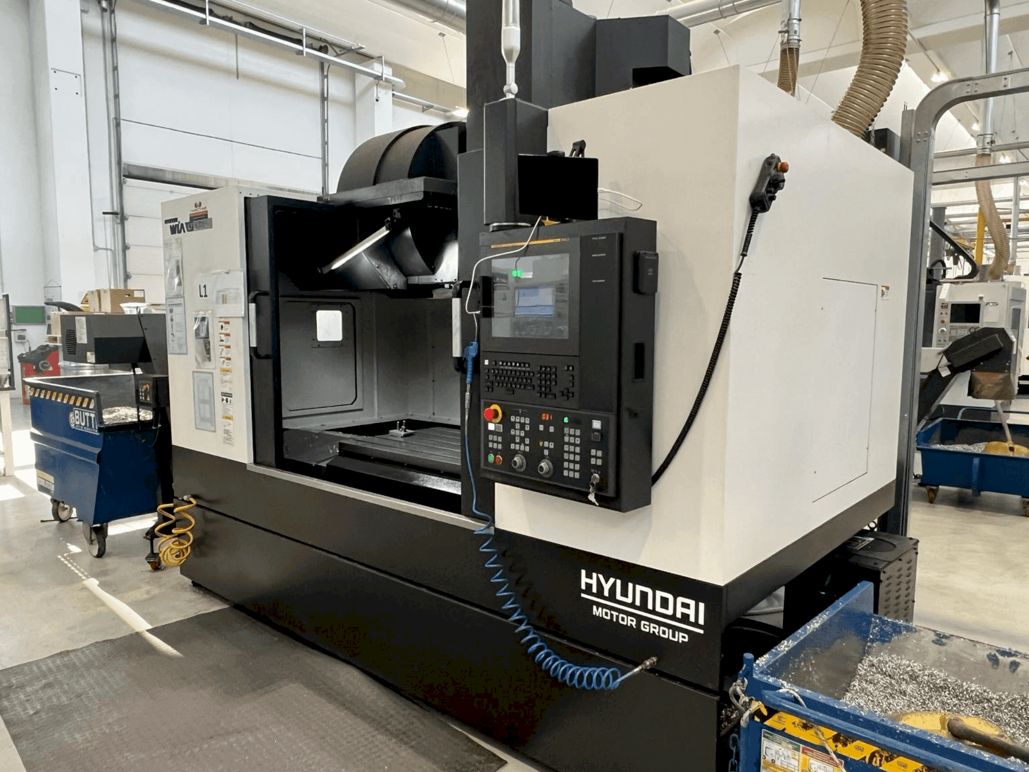 Prikaz stroja Hyundai KF6700II sprijeda