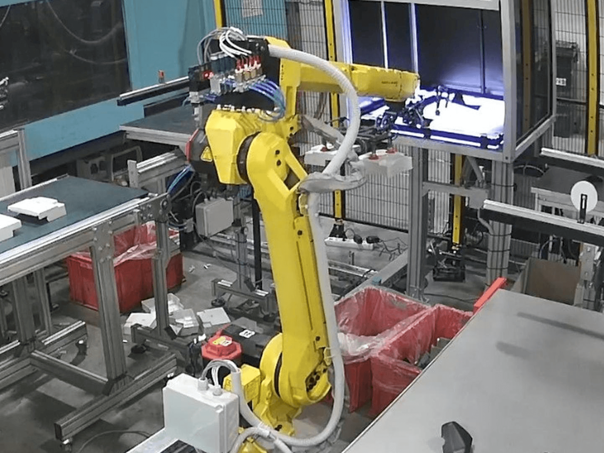 Prikaz stroja FANUC M20iA12L sprijeda