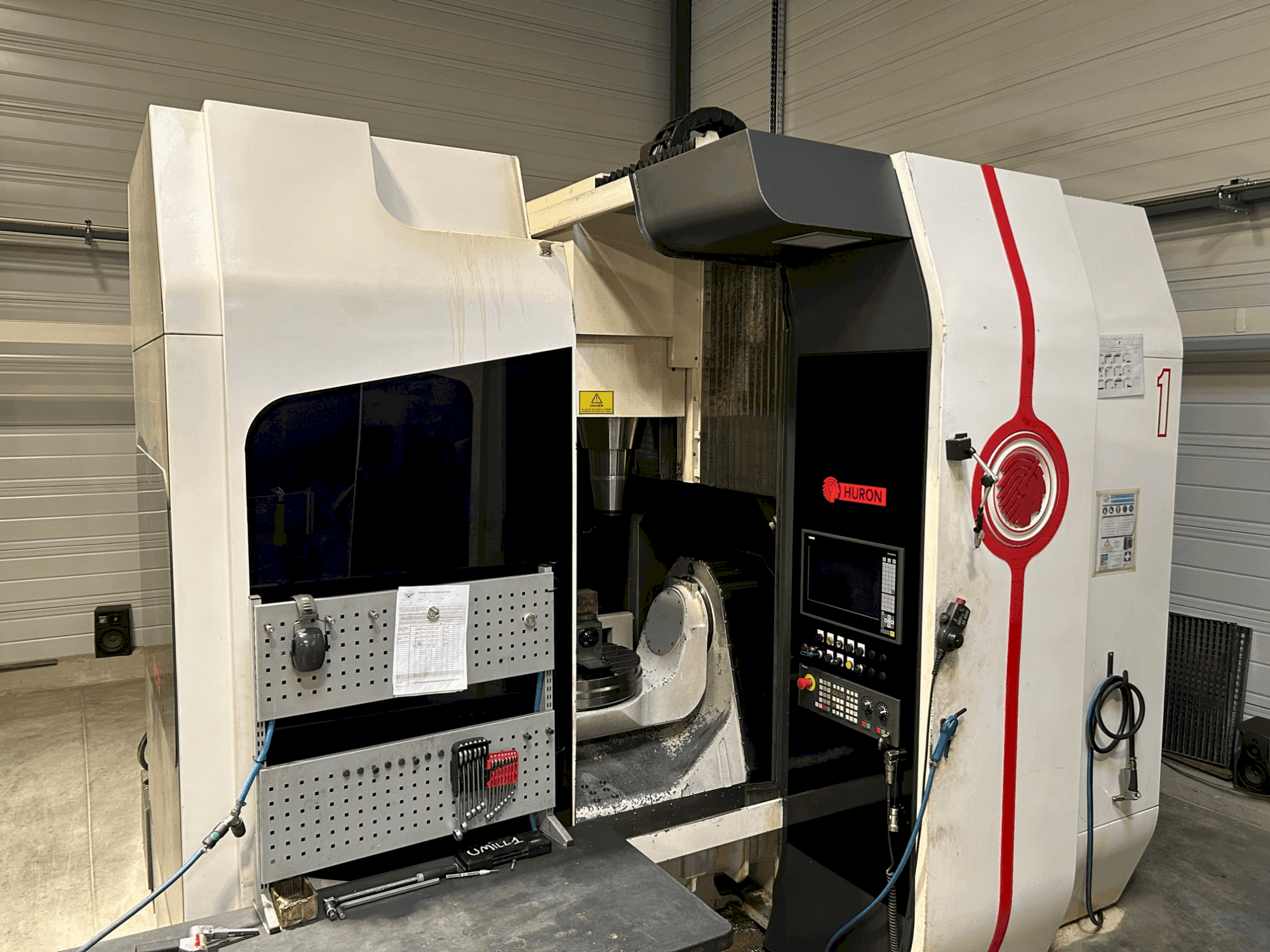 Prikaz stroja Huron UMILL 6 sprijeda