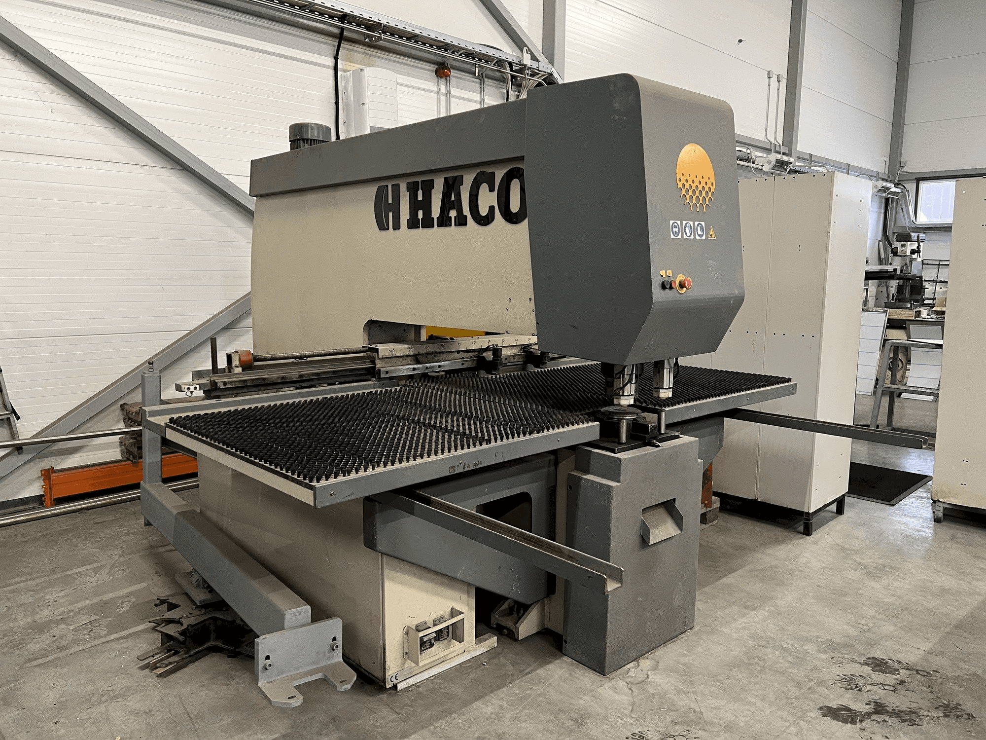 Prikaz stroja HACO PM 310V-3 sprijeda