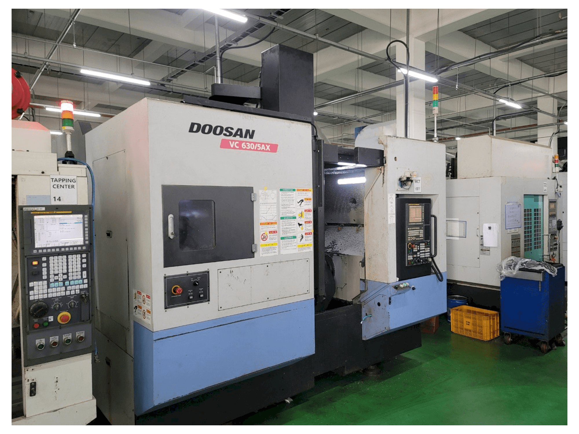Prikaz stroja Doosan VC 630/5AX sprijeda