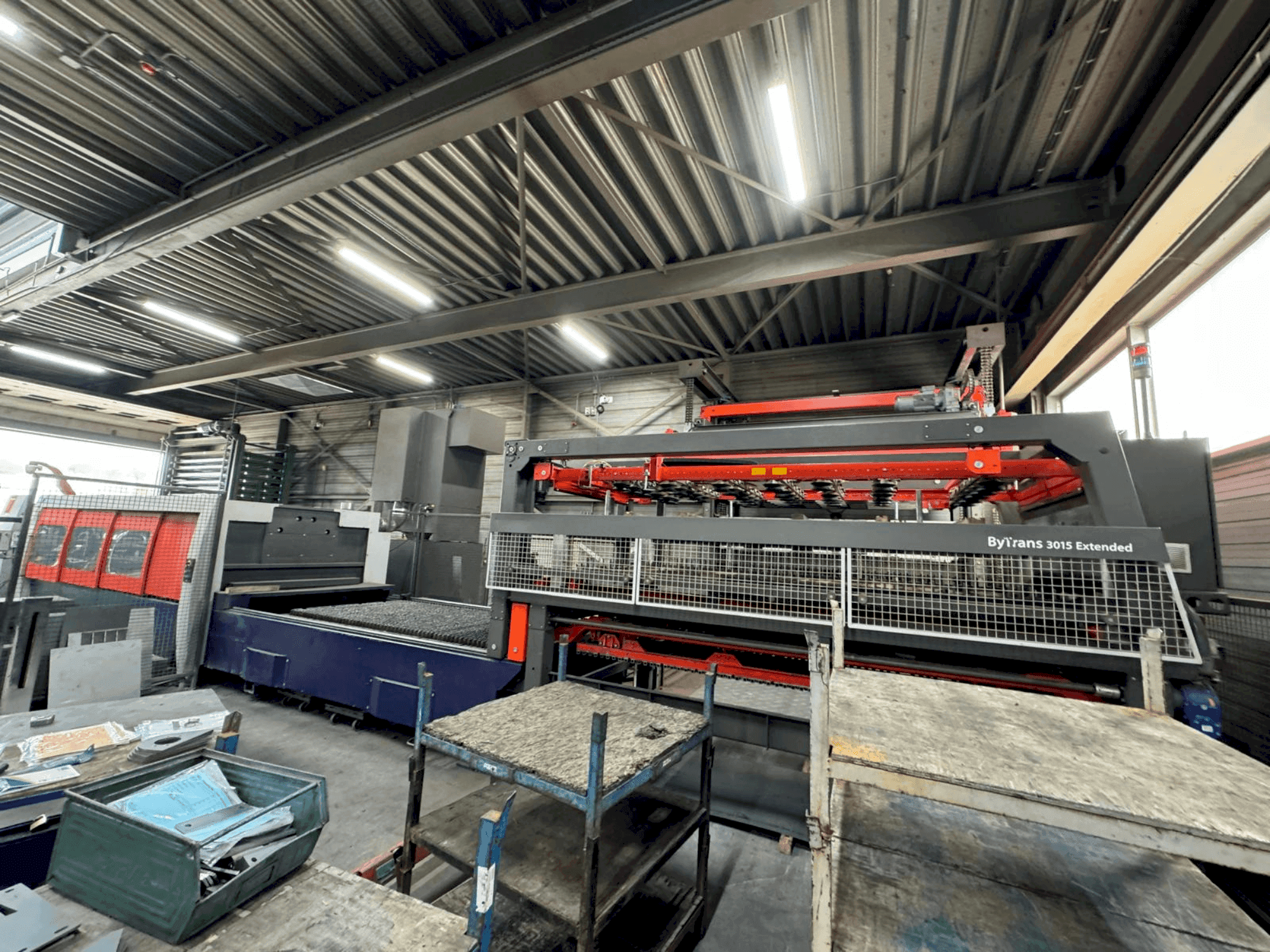 Prikaz stroja Bystronic Bytower 3015 + Bytrans Extended 3015 sprijeda