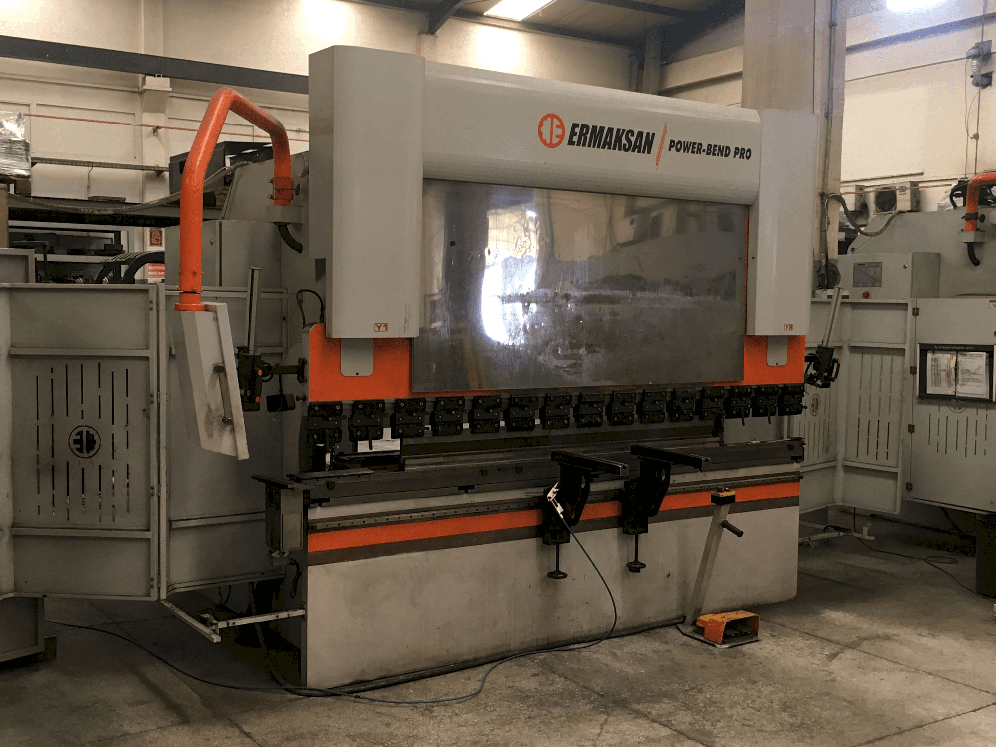 Prikaz stroja ERMAKSAN POWER-BEND PRO 3100x135 slijeva