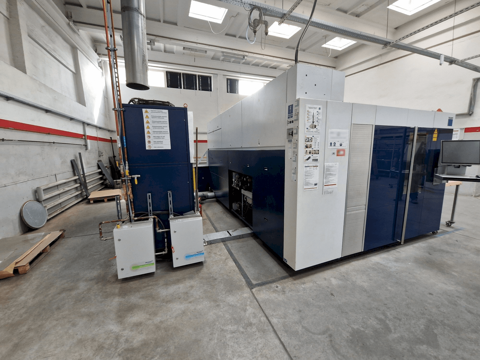 Prikaz stroja Trumpf TruLaser 3030 Fiber sprijeda