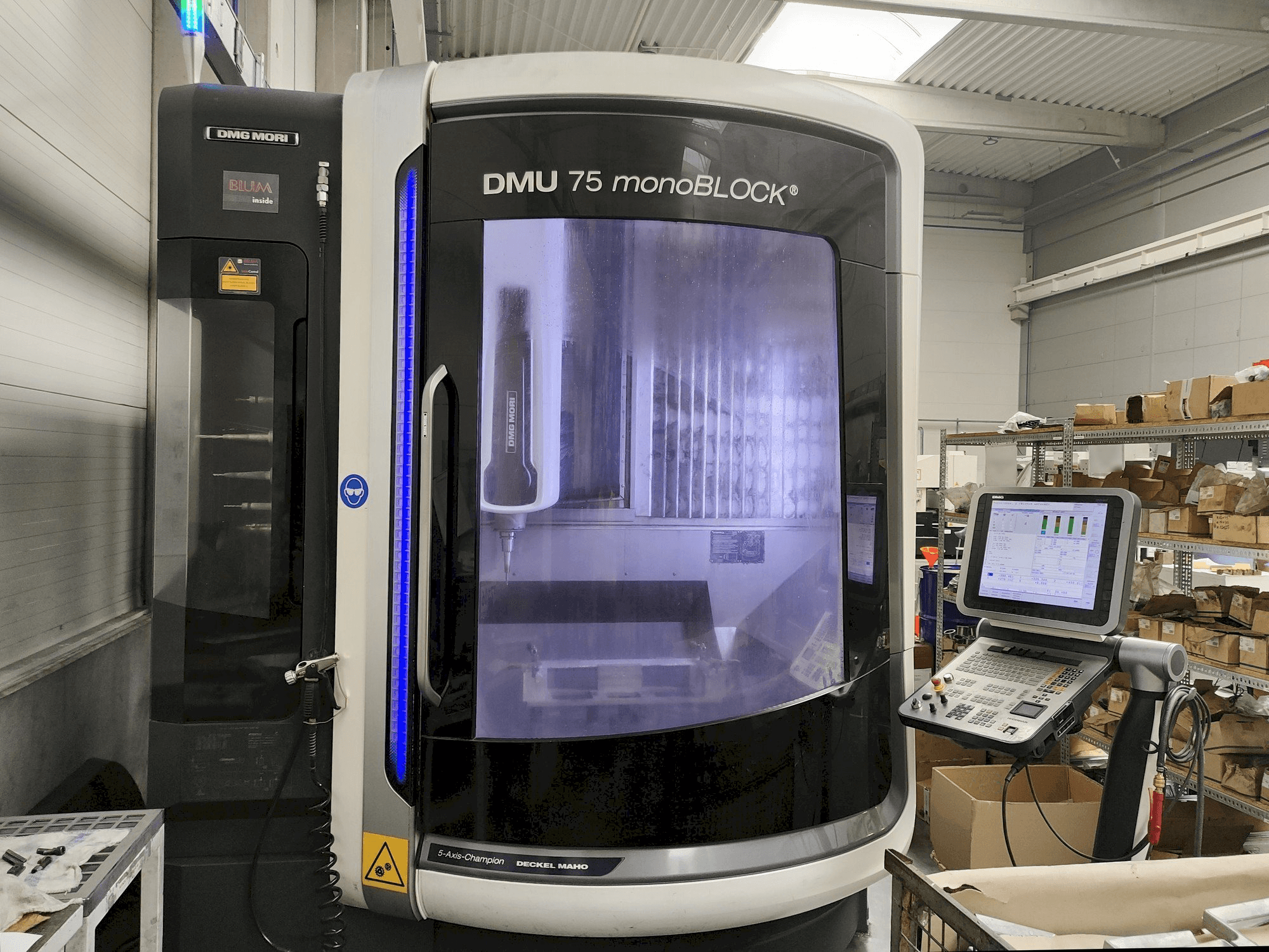 Prikaz stroja DMG MORI DMU 75 monoBLOCK sprijeda