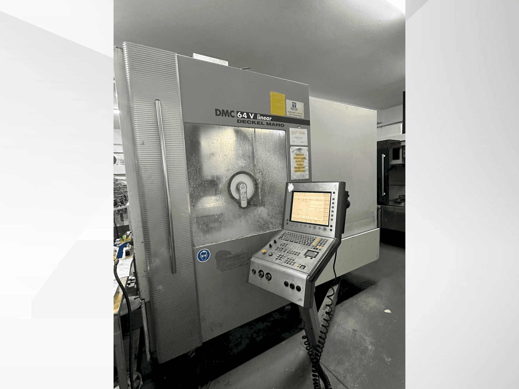 Prikaz stroja DECKEL MAHO 64 V Linear sprijeda