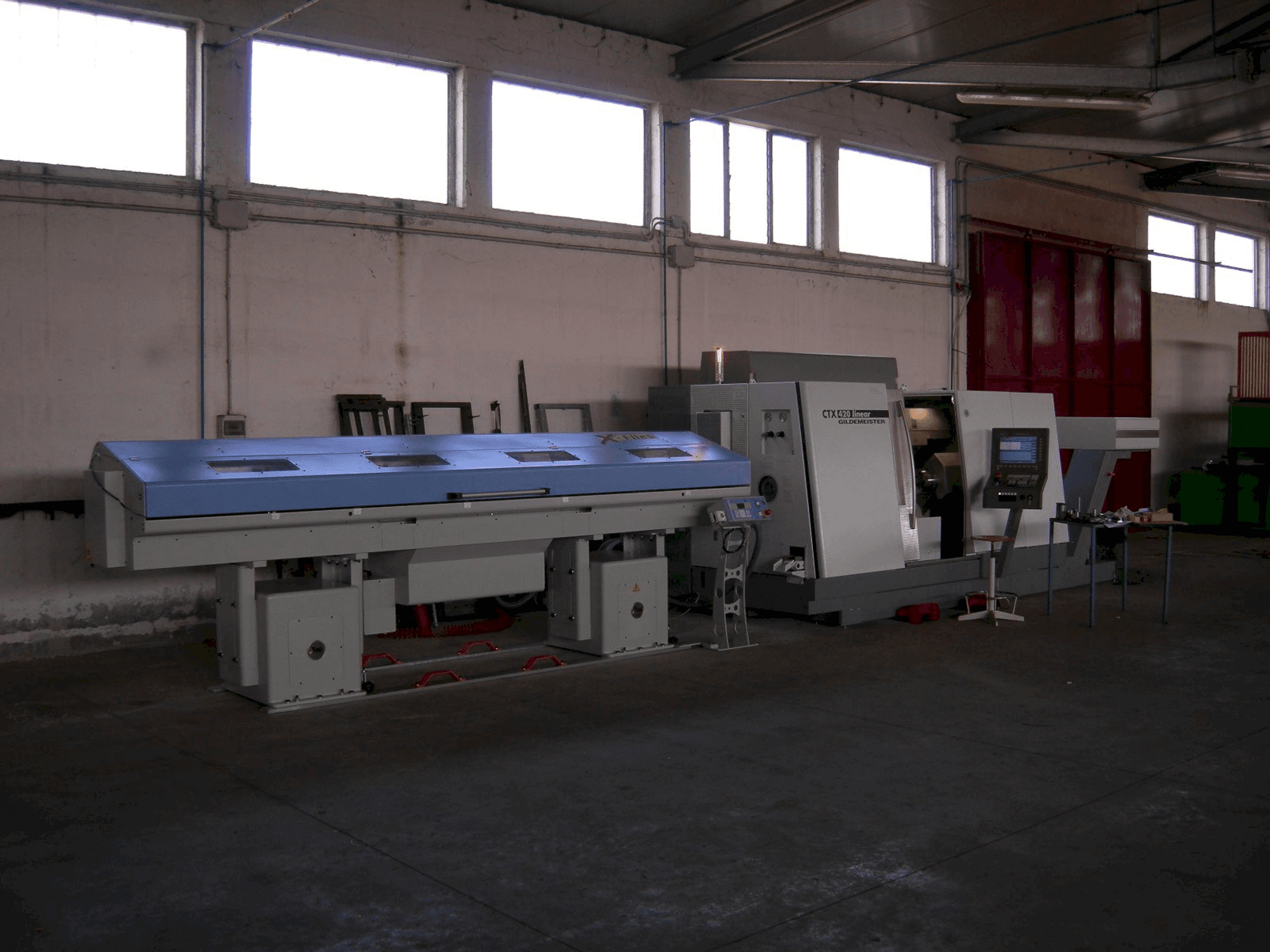 Prikaz stroja Gildemeister CTX 420 V6 linear sprijeda
