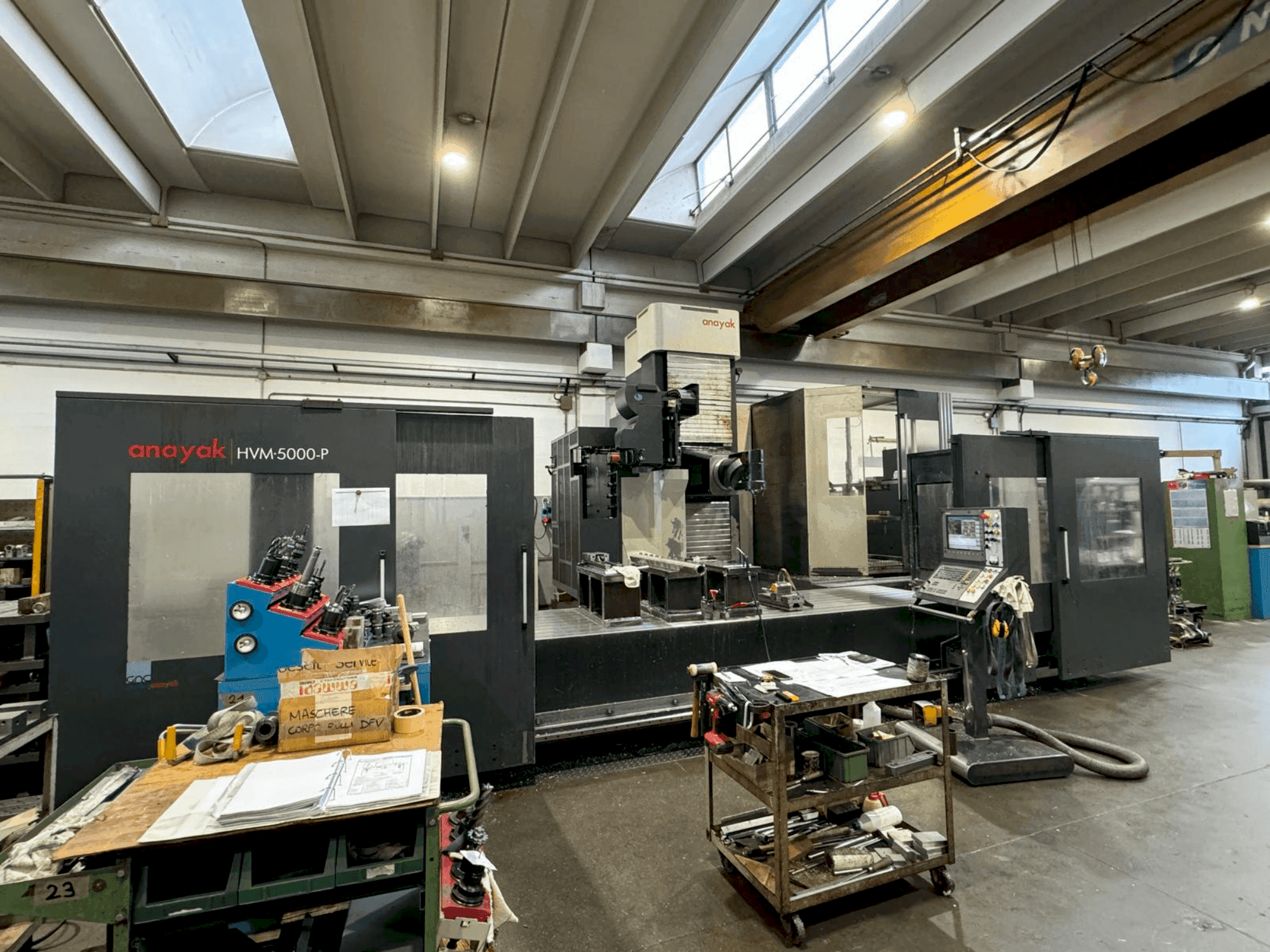 Prikaz stroja ANAYAK HVM 5000P sprijeda