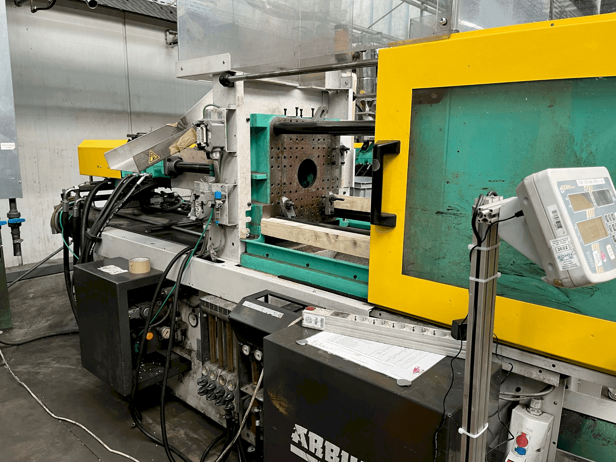 Prikaz stroja Arburg Allrounder 320-50 C sprijeda