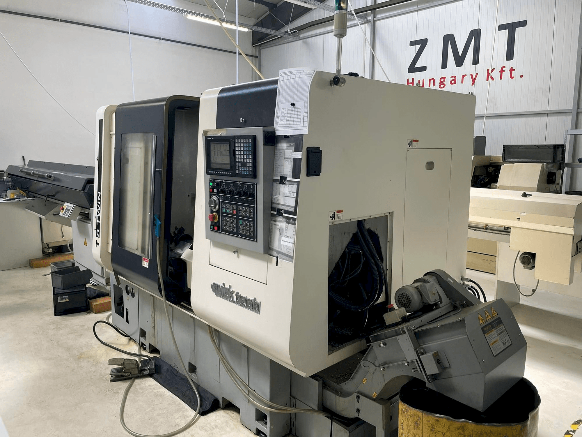 Prikaz stroja Quick-Tech T8 Twin sprijeda