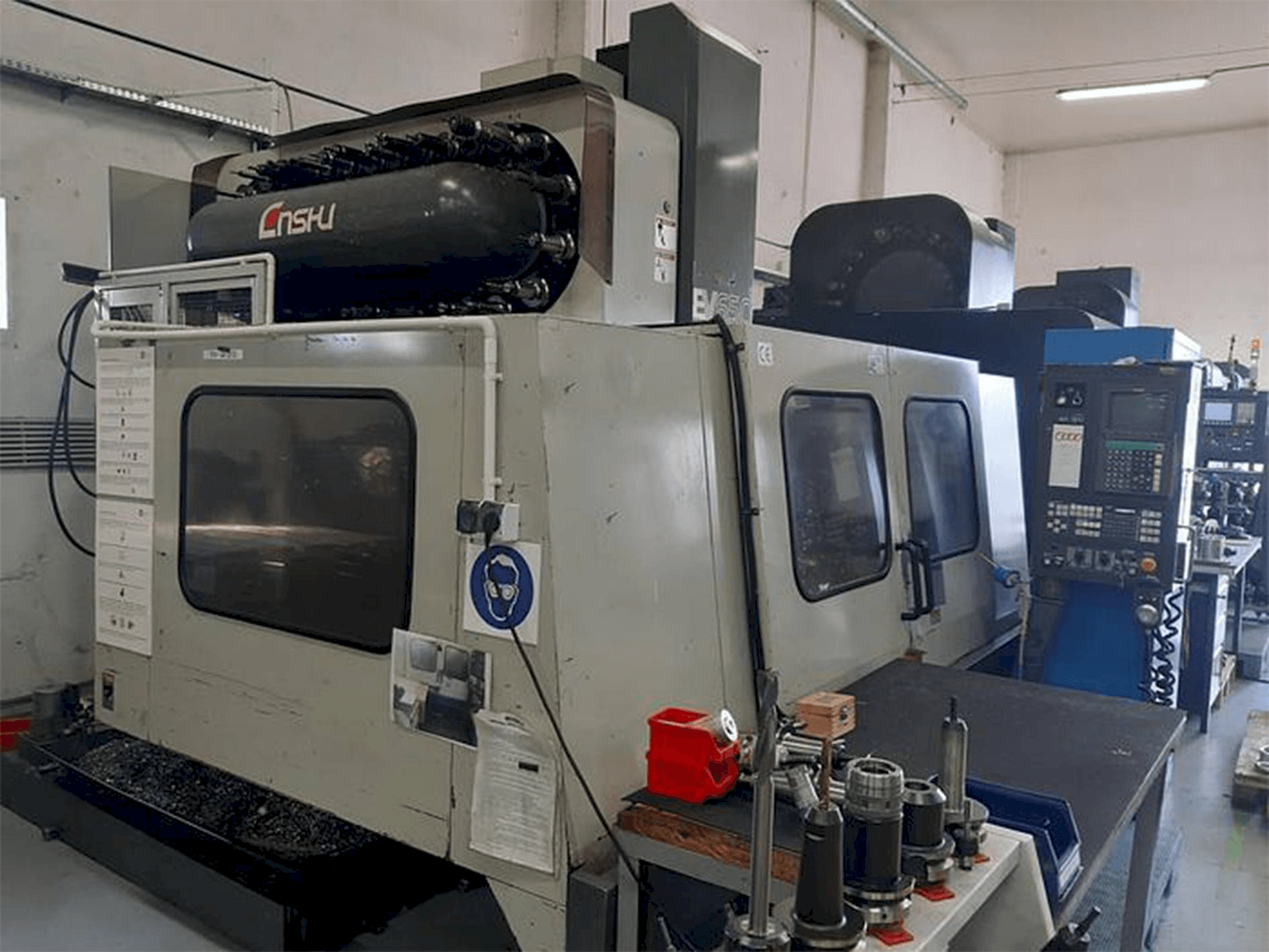 Prikaz stroja Enshu EV 650 sprijeda