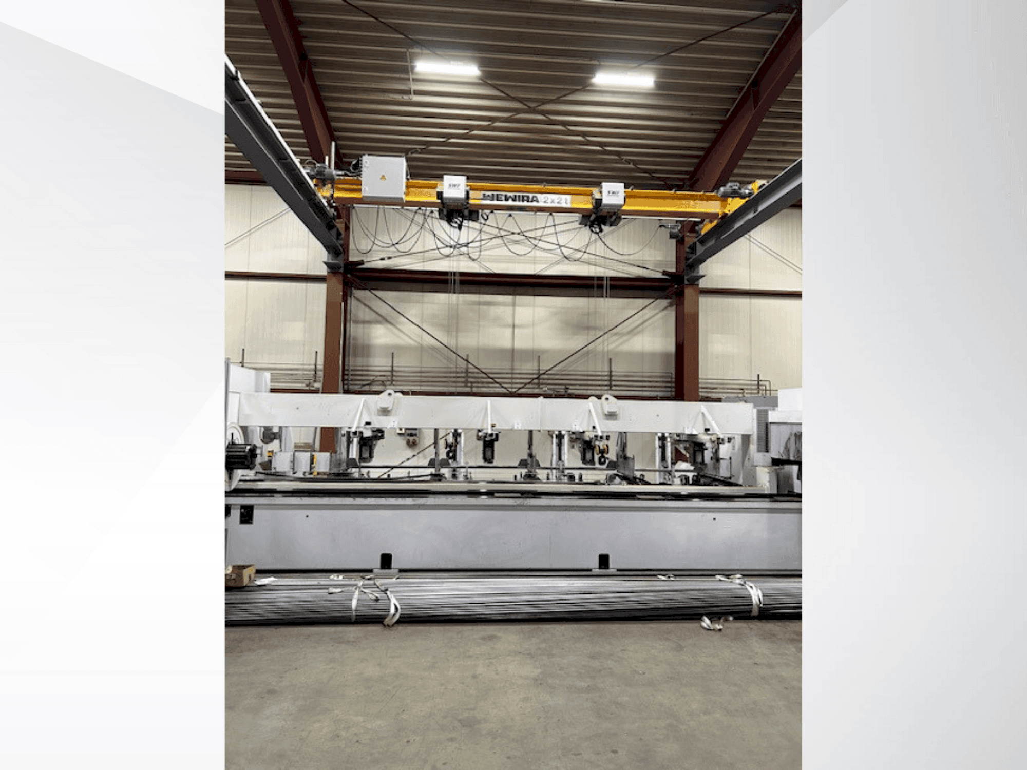 Prikaz stroja TRUMPF Tru Laser Tube 3000 Fiber sprijeda