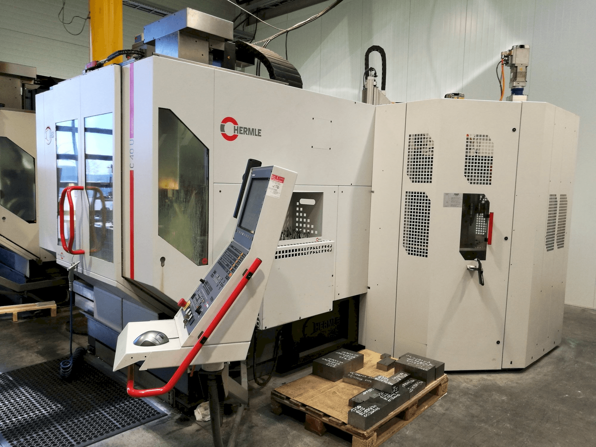 Prikaz stroja HERMLE C40U dynamic sprijeda