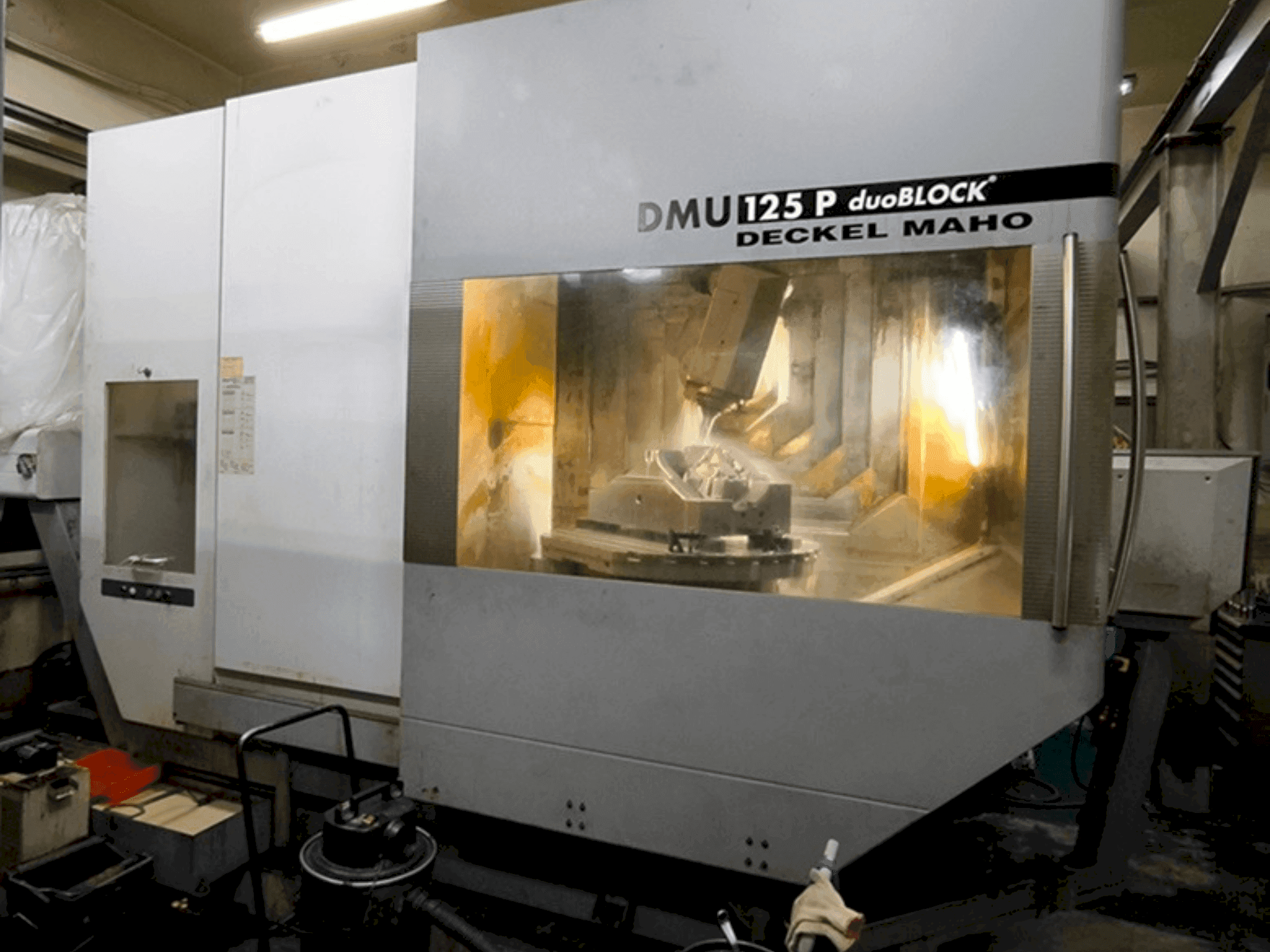 Prikaz stroja DECKEL MAHO DMU 125 P duoBLOCK sprijeda