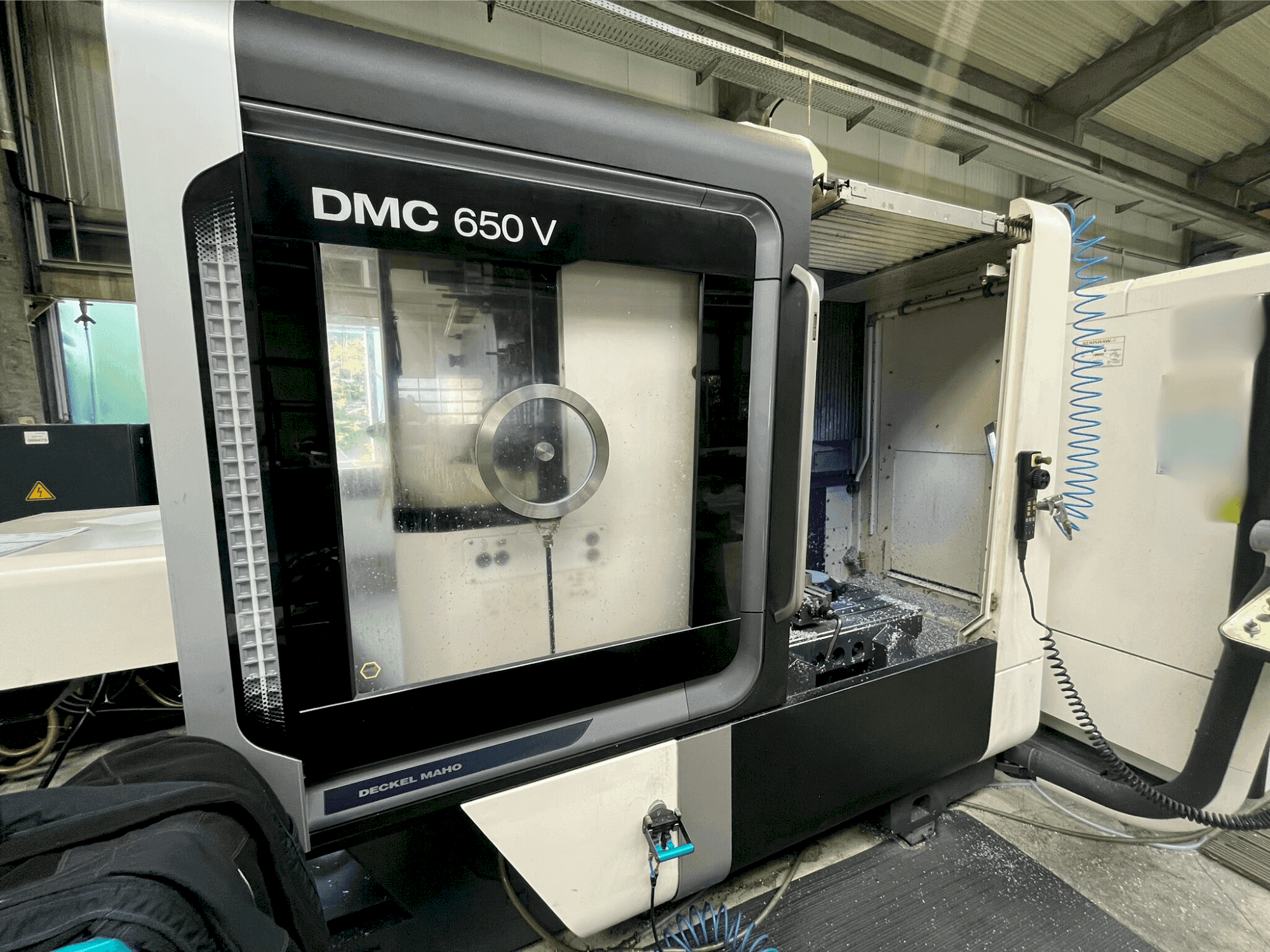Prikaz stroja DMG MORI DMC 650 V sprijeda