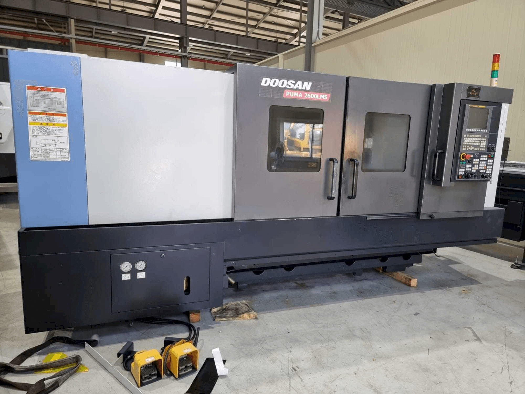 Prikaz stroja Doosan PUMA 2600LMS sprijeda