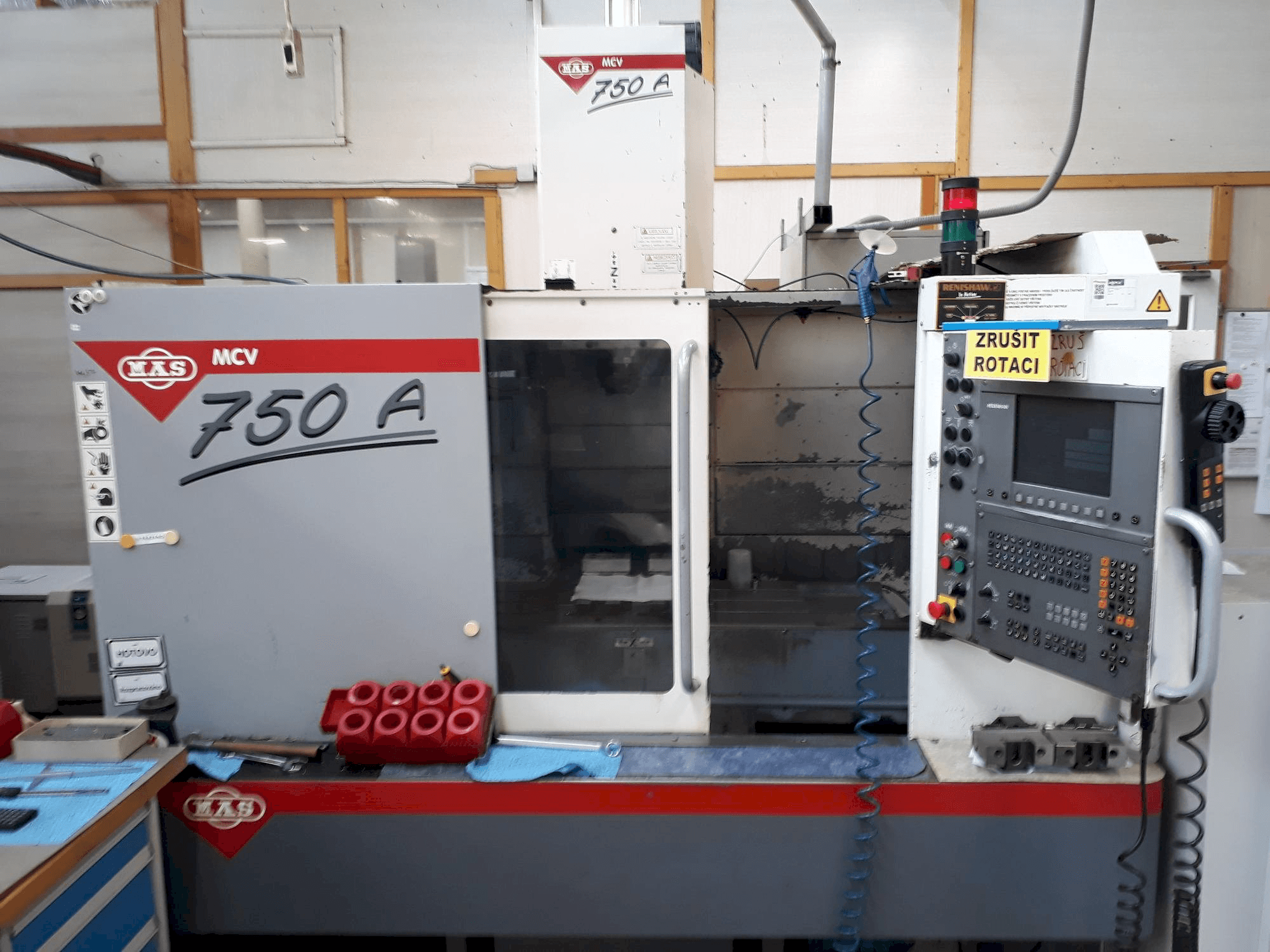 Prikaz stroja KOVOSVIT MAS MCV 750A sprijeda