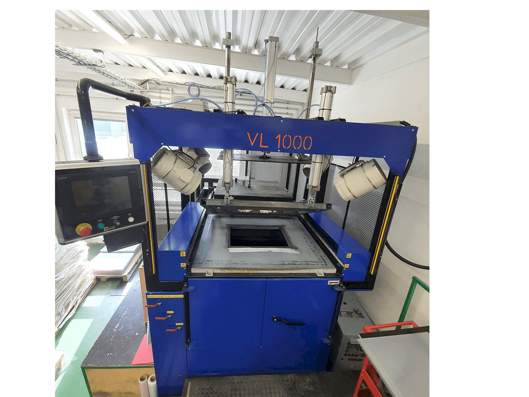 Prikaz stroja Koplast VL 1000 sprijeda