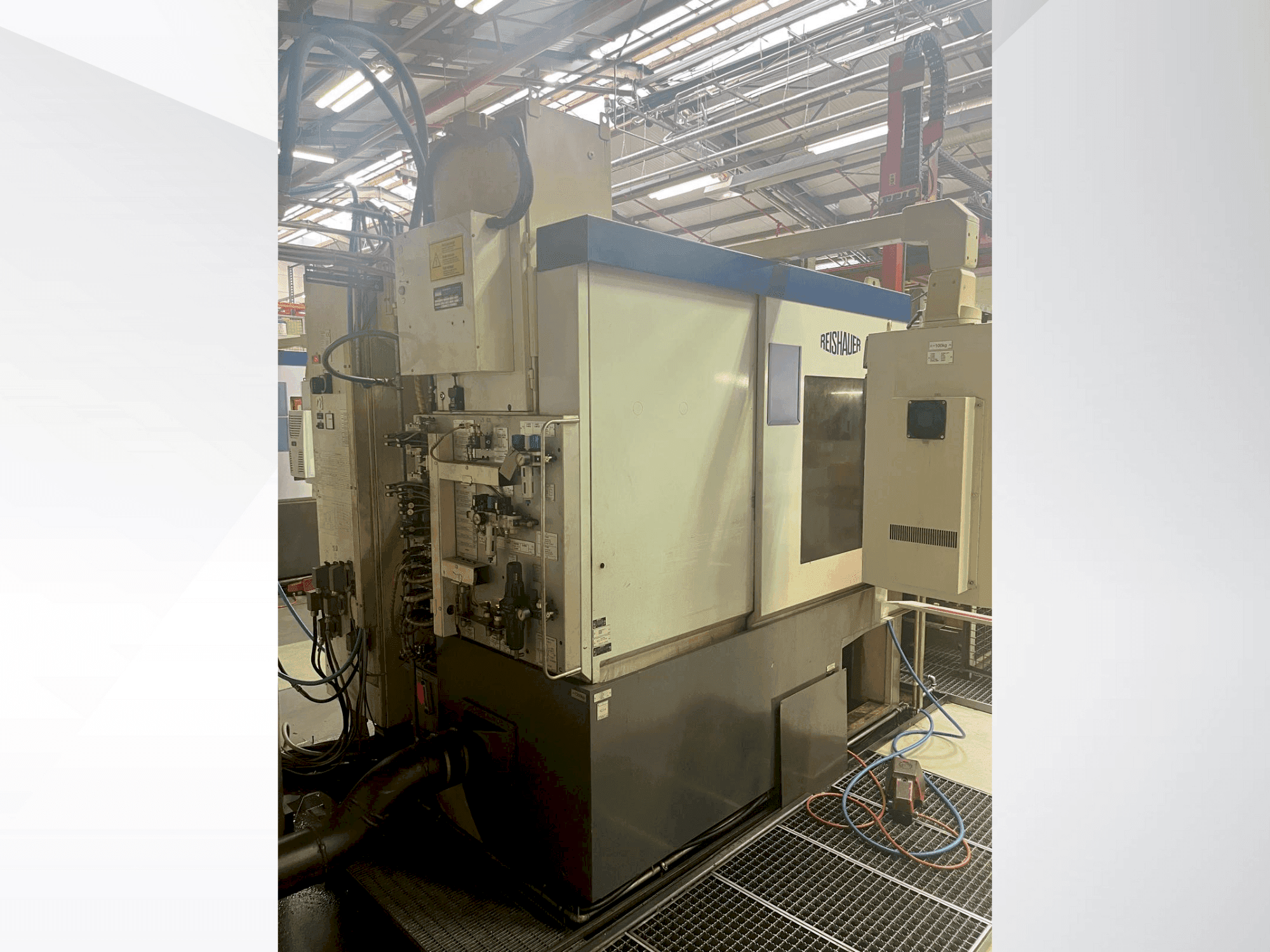 Prikaz stroja Reishauer RZ 150 sprijeda