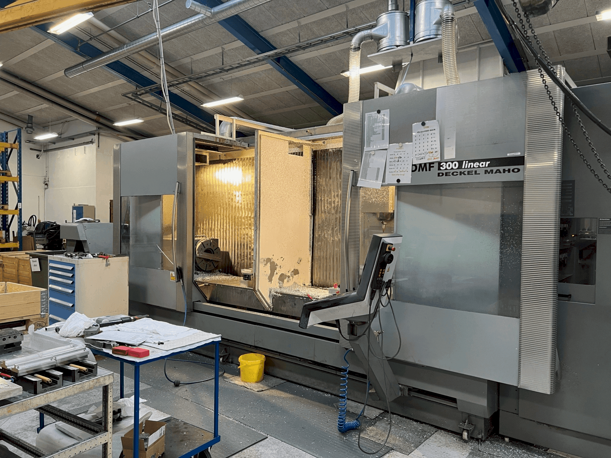 Prikaz stroja DMG DECKEL MAHO DMF 300 sprijeda