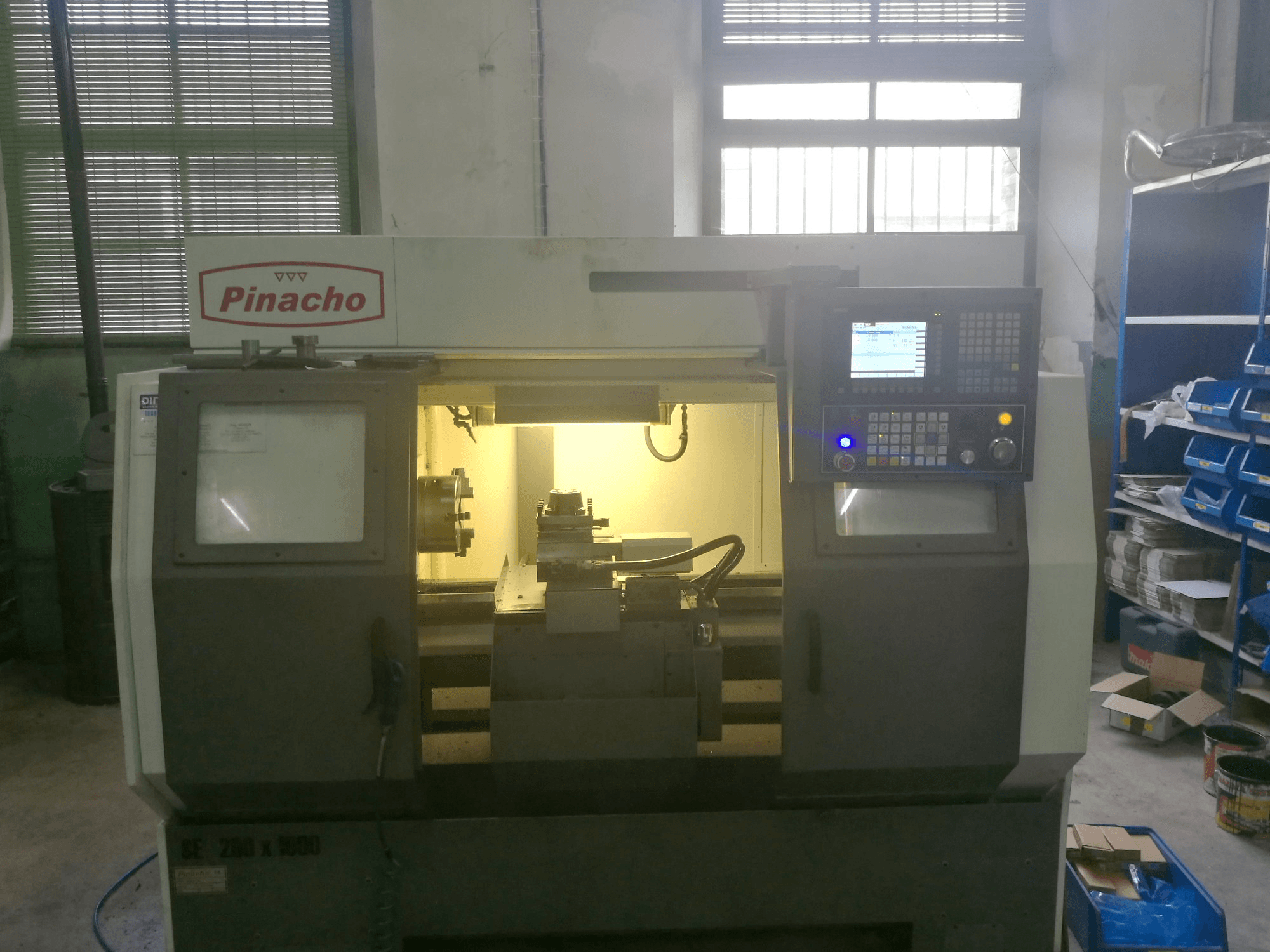 Prikaz stroja Pinacho SE-200 sprijeda