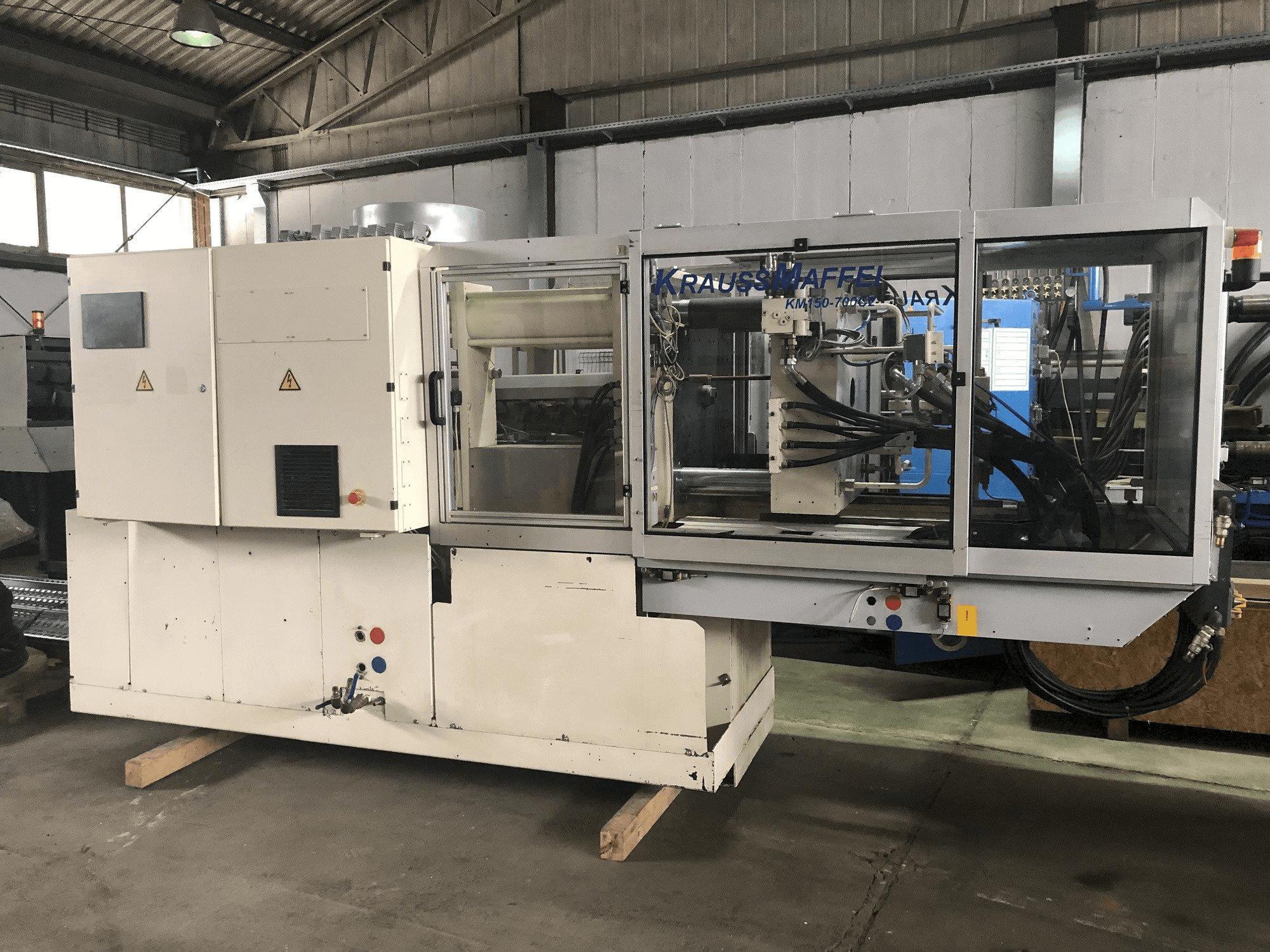 Prikaz stroja Krauss Maffei 150-700 C2 sprijeda