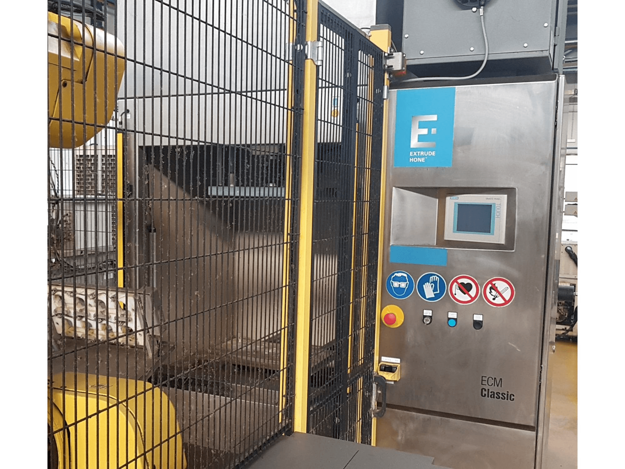 Prikaz stroja Extrude Hone Classic 1A-450-43-P-M sprijeda