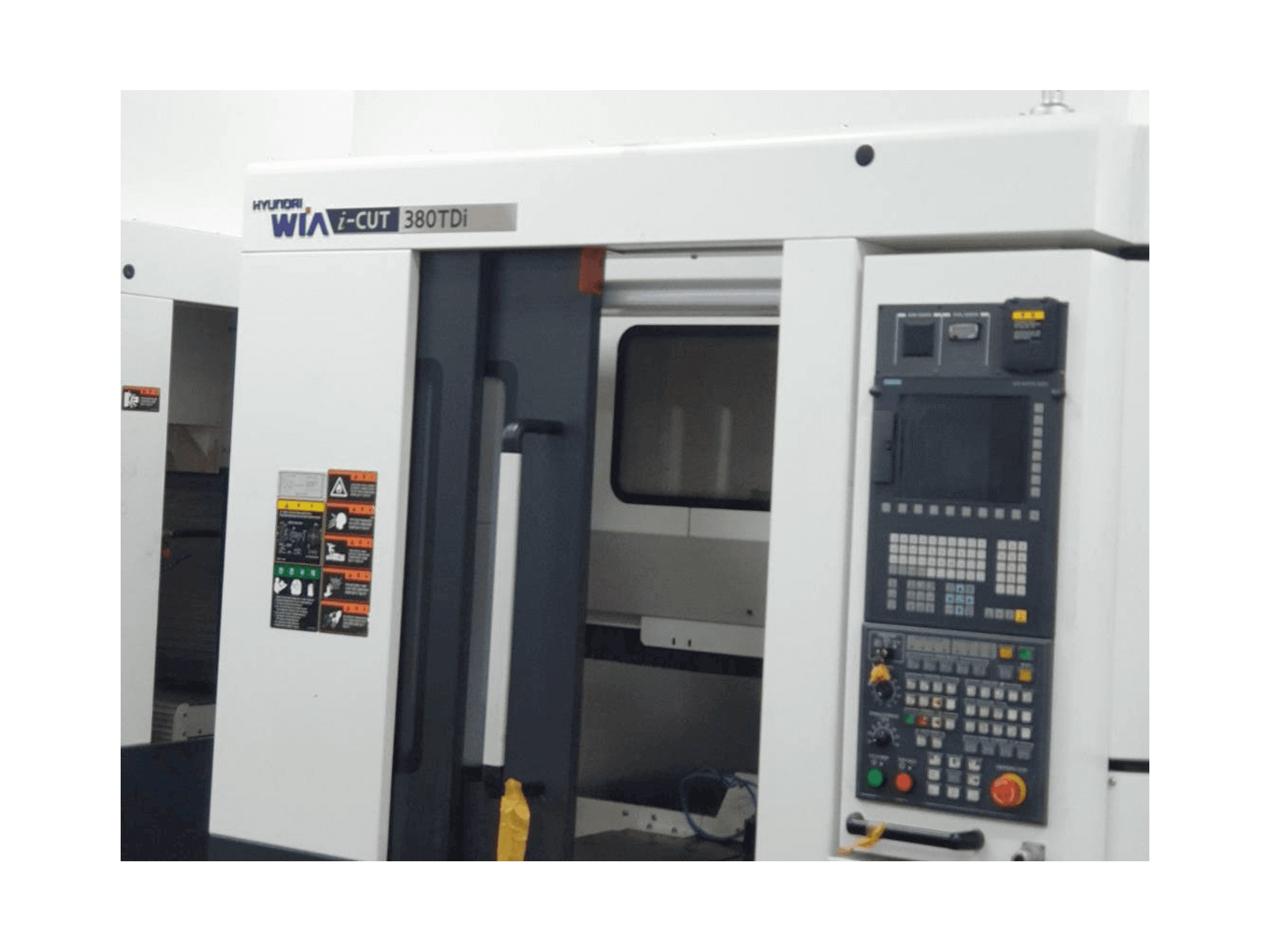 Prikaz stroja Hyundai Wia i-CUT380TDi sprijeda