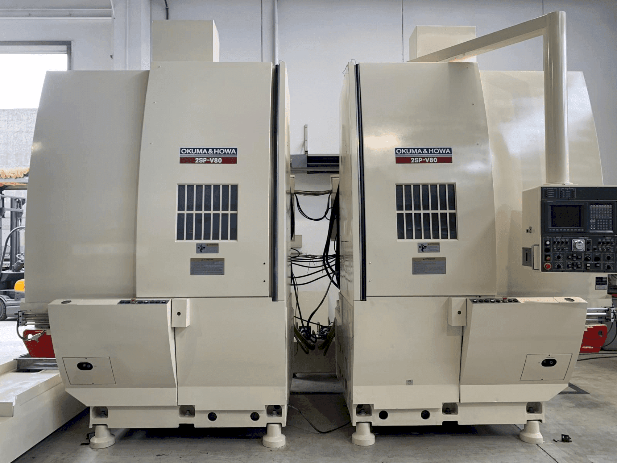 Prikaz stroja Okuma 2SP-V80 sprijeda