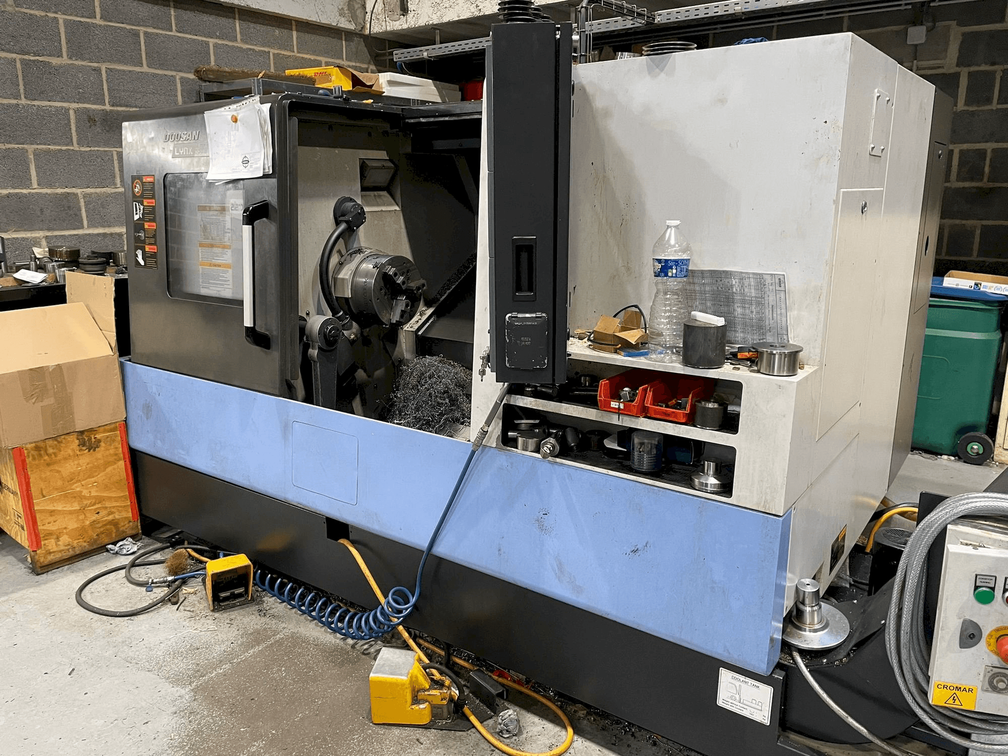 Prikaz stroja Doosan LYNX 300 sprijeda