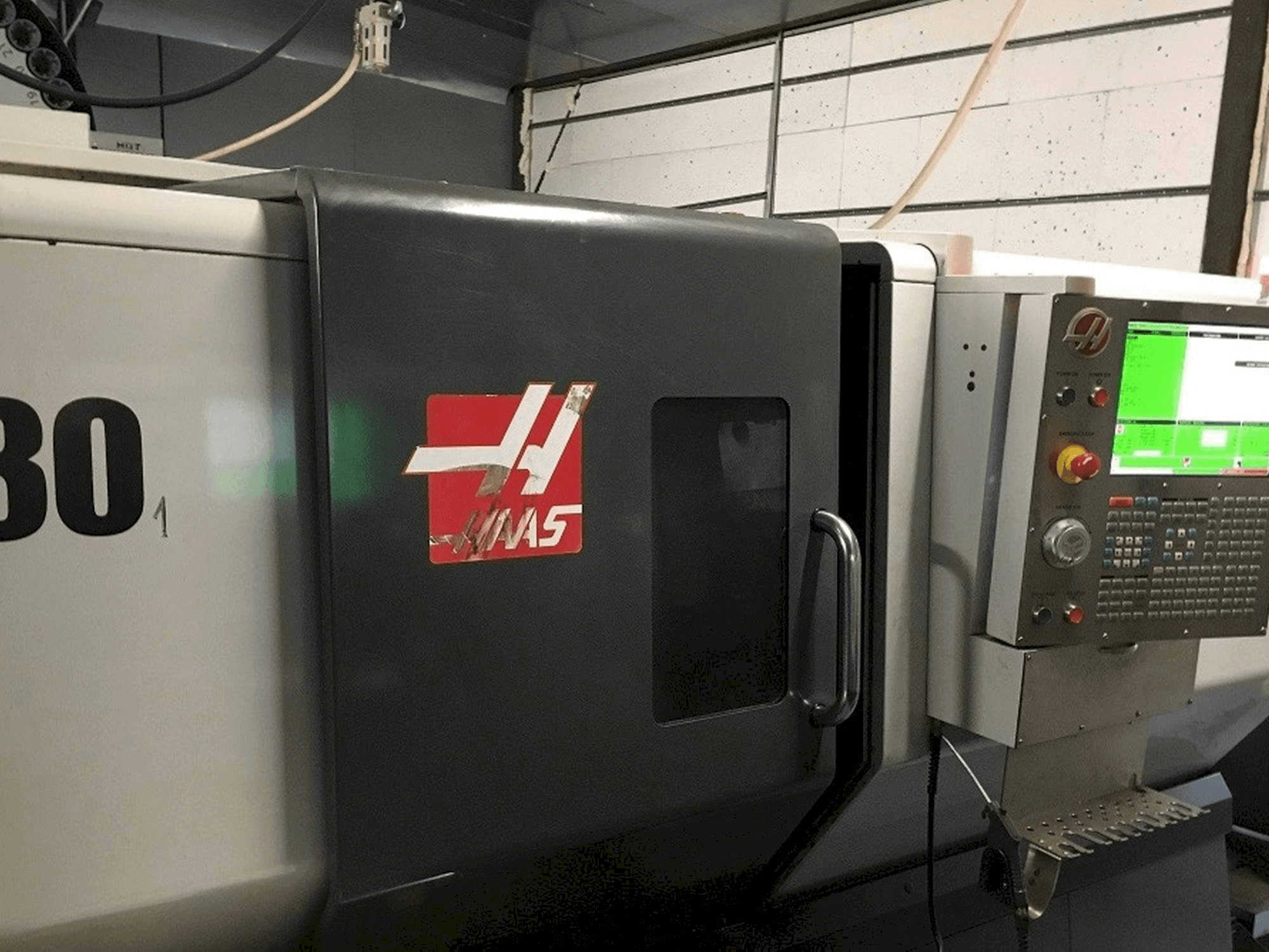 Prikaz stroja HAAS ST-30 sprijeda