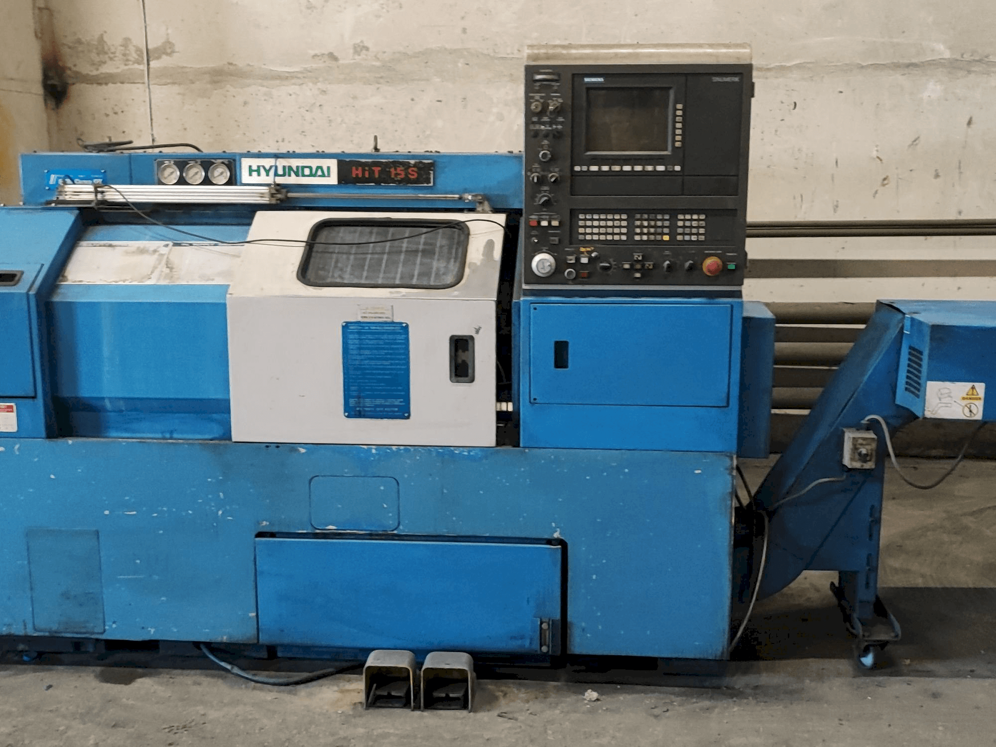 Prikaz stroja Hyundai HIT15s sprijeda